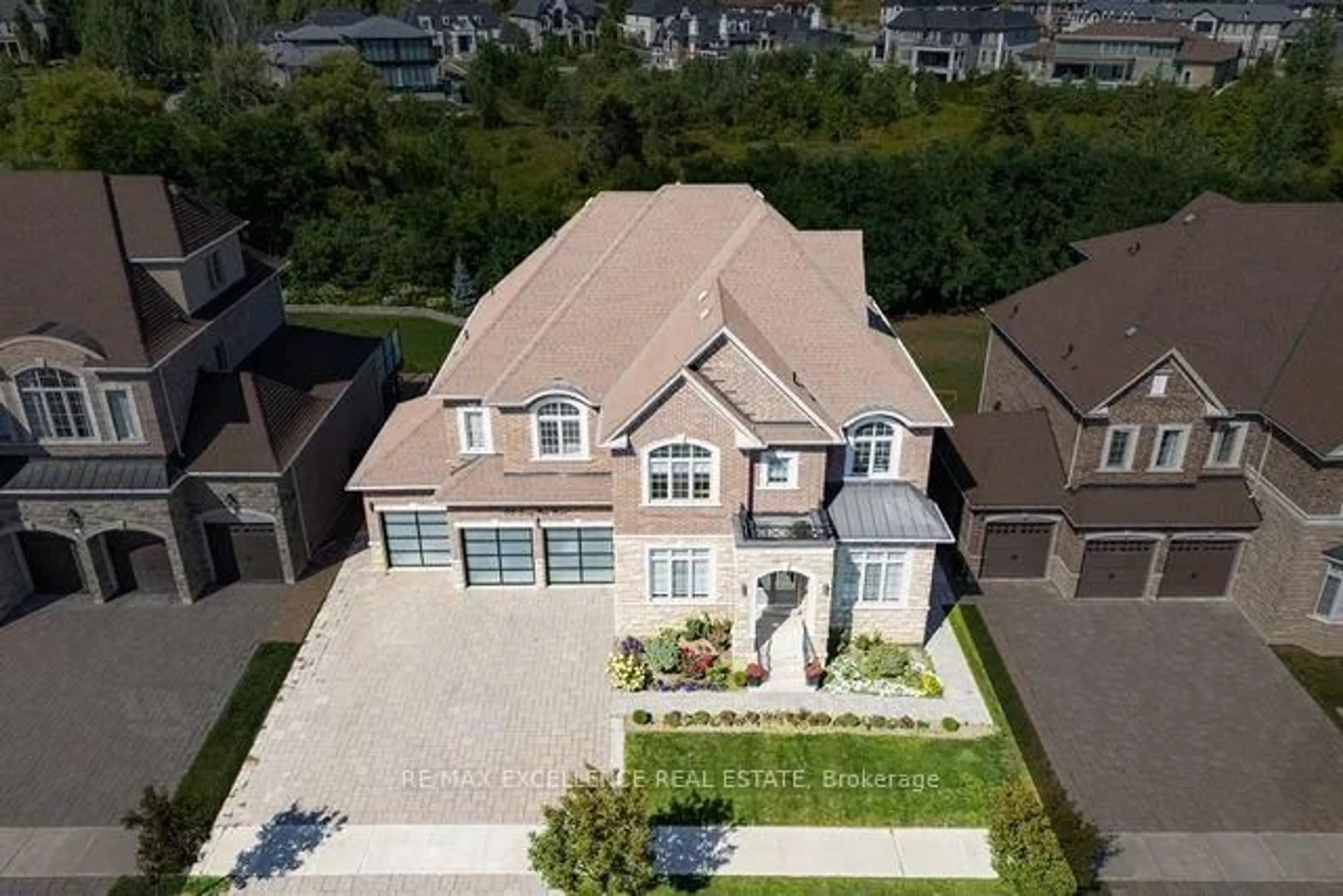 A pic from outside/outdoor area/front of a property/back of a property/a pic from drone, street for 319 Torrey Pines Rd, Vaughan Ontario L4H 3X3