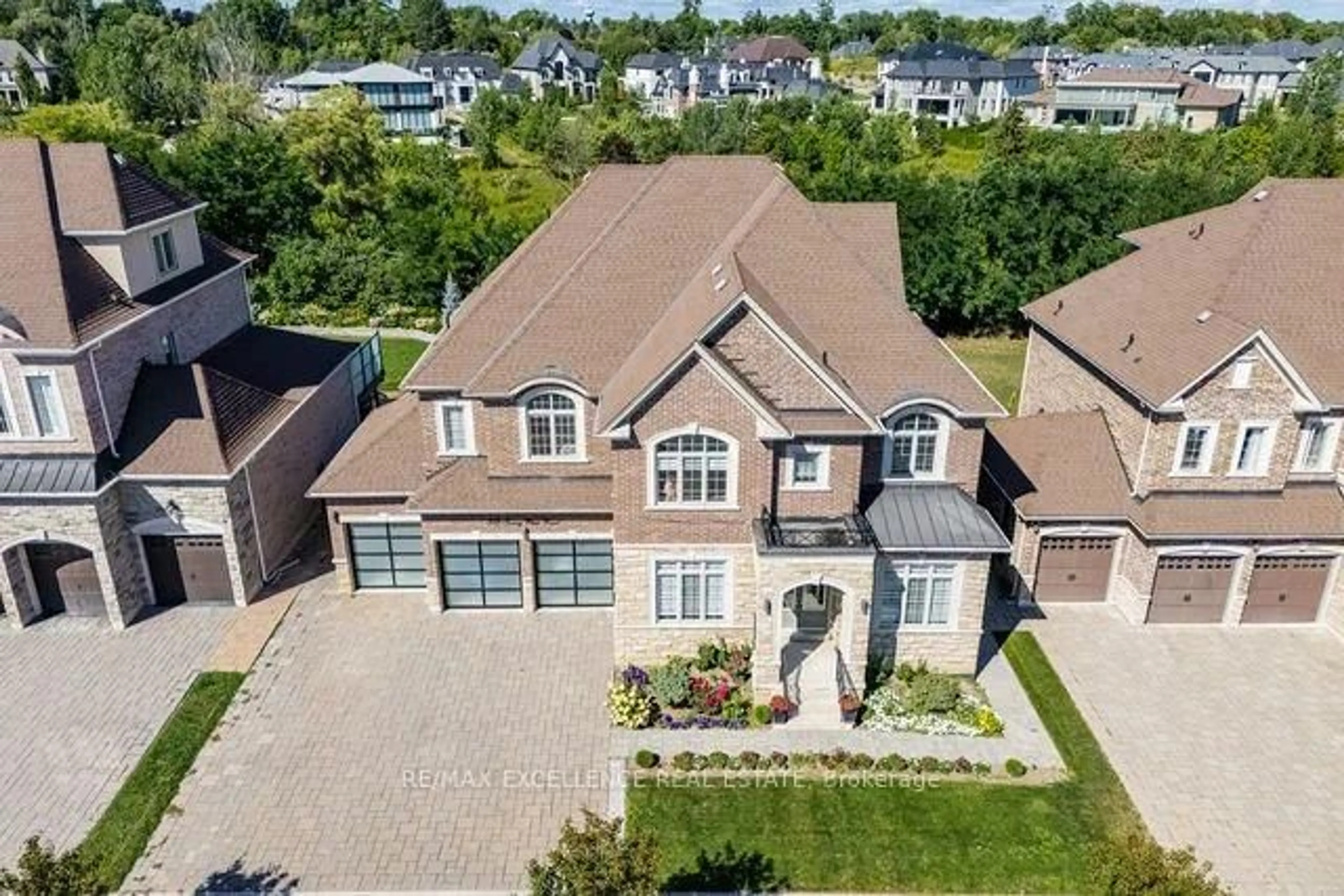 A pic from outside/outdoor area/front of a property/back of a property/a pic from drone, street for 319 Torrey Pines Rd, Vaughan Ontario L4H 3X3
