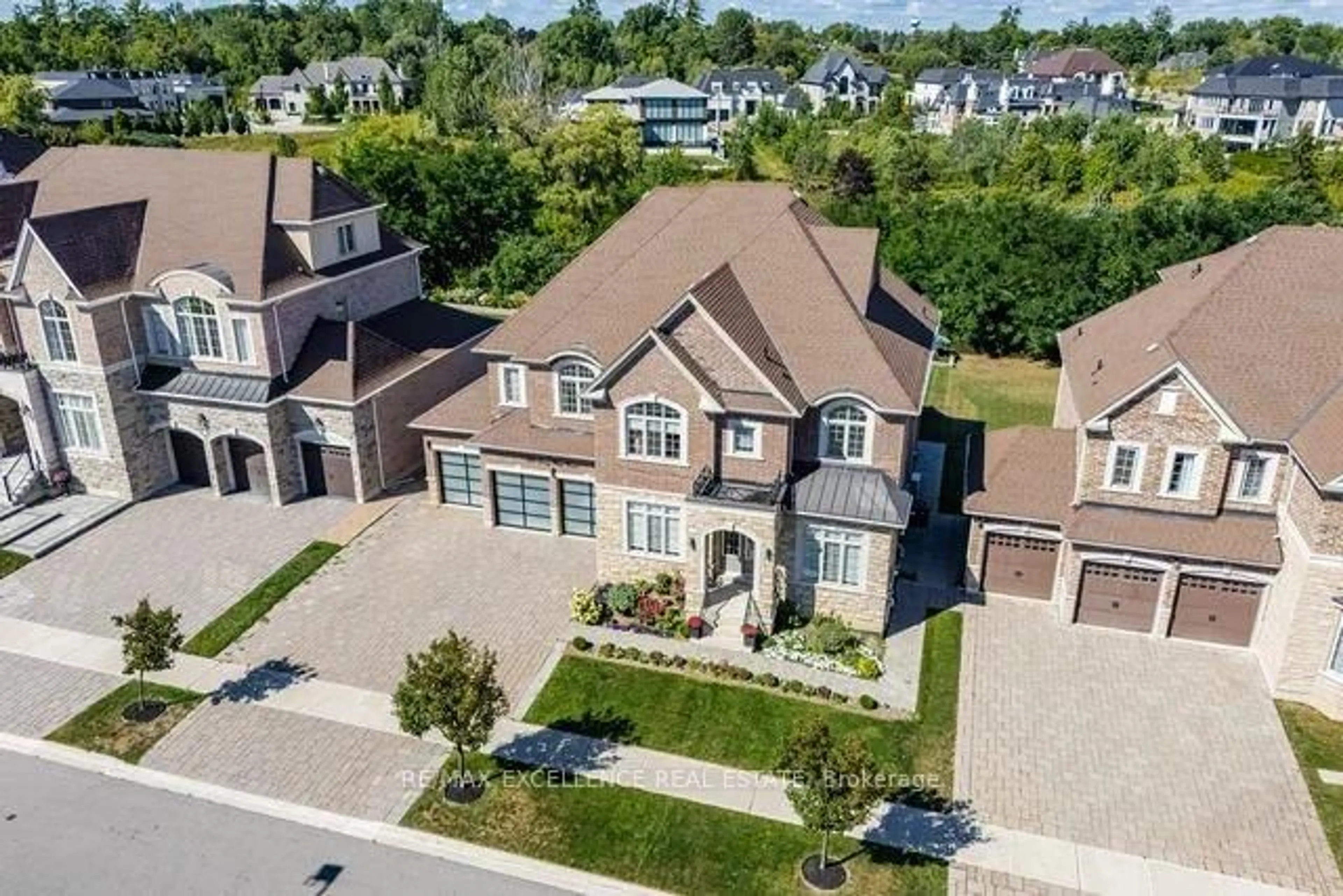 A pic from outside/outdoor area/front of a property/back of a property/a pic from drone, street for 319 Torrey Pines Rd, Vaughan Ontario L4H 3X3
