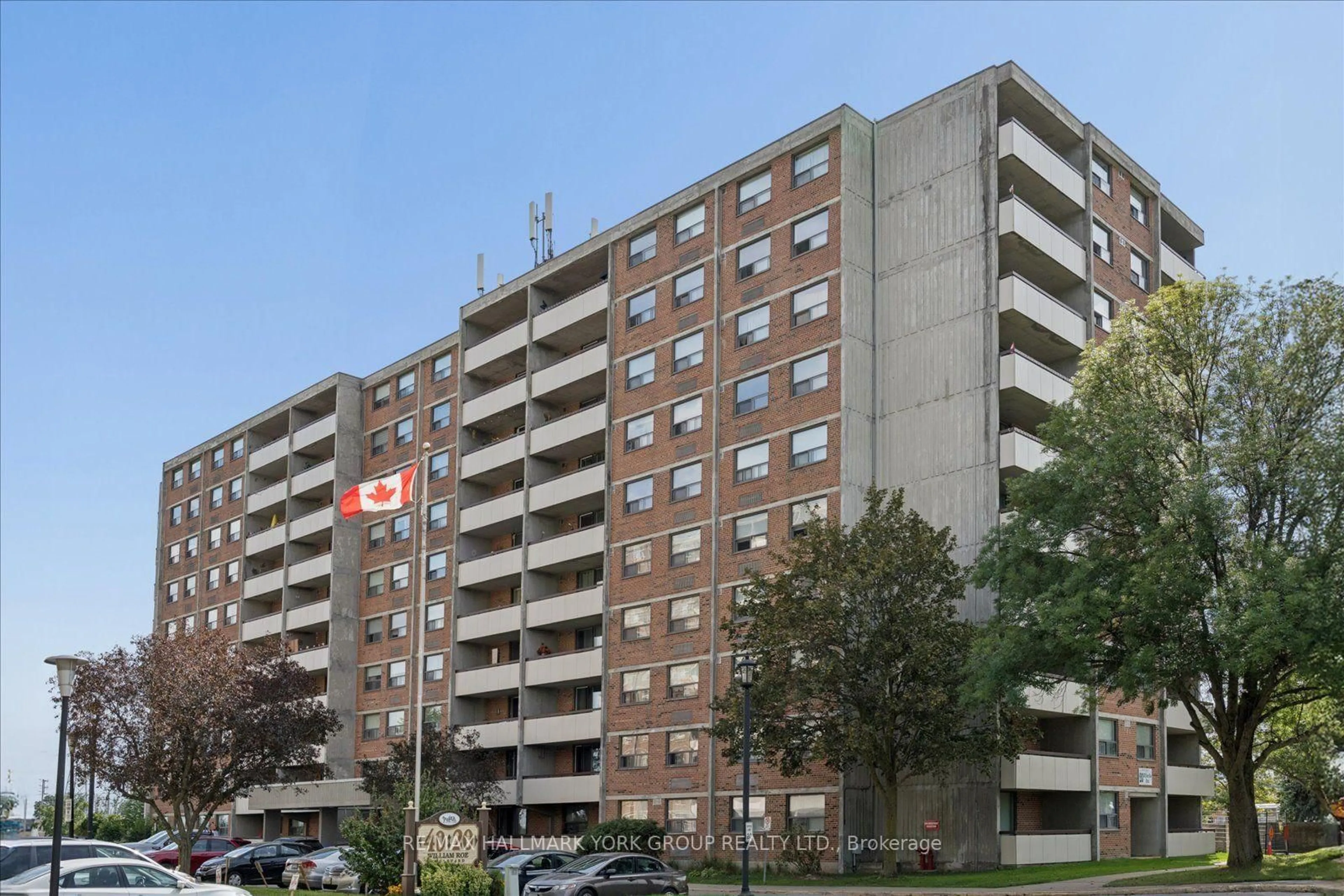 Patio, building for 20 William Roe Blvd #405, Newmarket Ontario L3Y 5V6