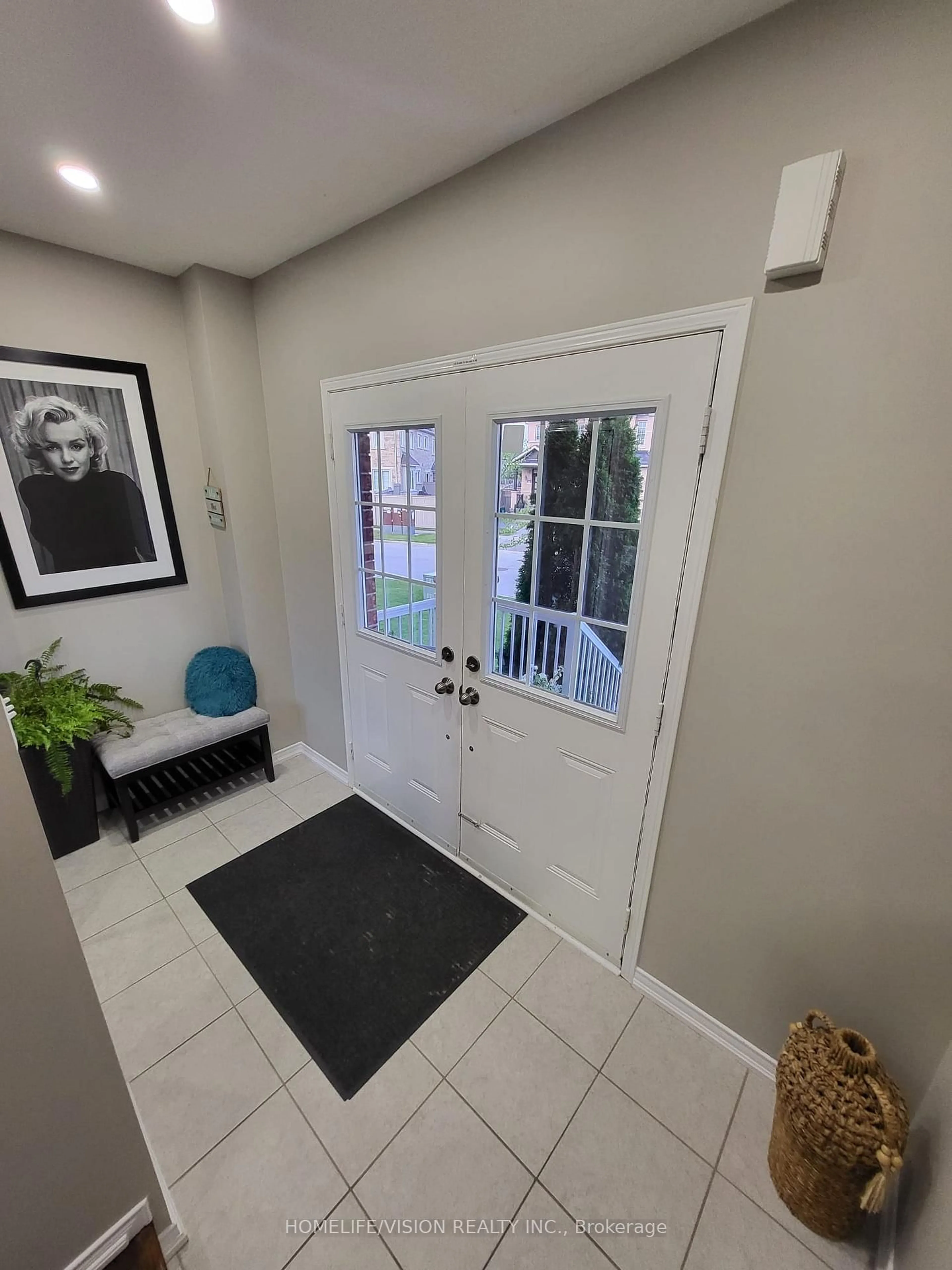 Indoor entryway for 115 James McCullough Rd, Whitchurch-Stouffville Ontario L4A 0Z2