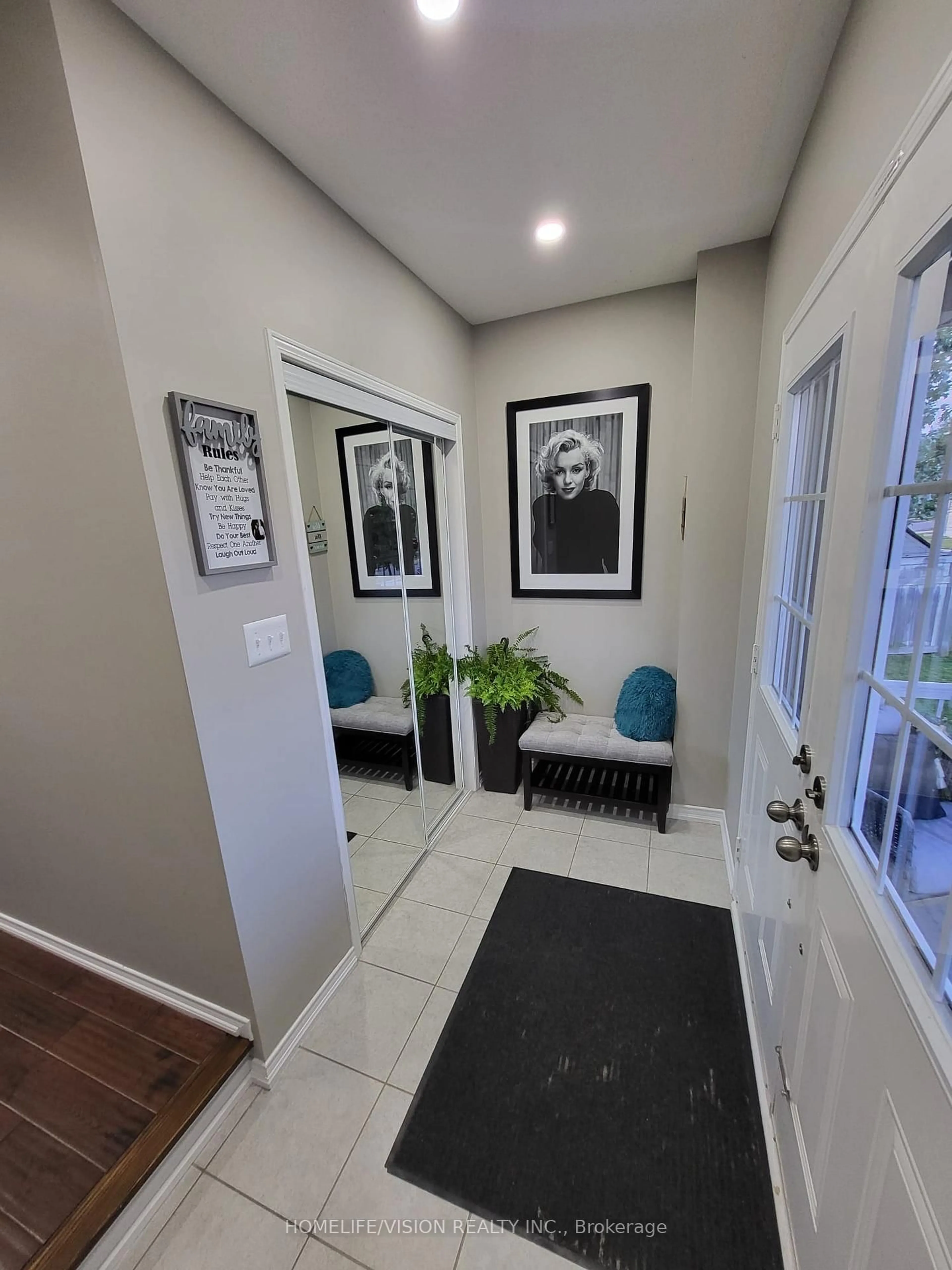 Indoor entryway for 115 James McCullough Rd, Whitchurch-Stouffville Ontario L4A 0Z2