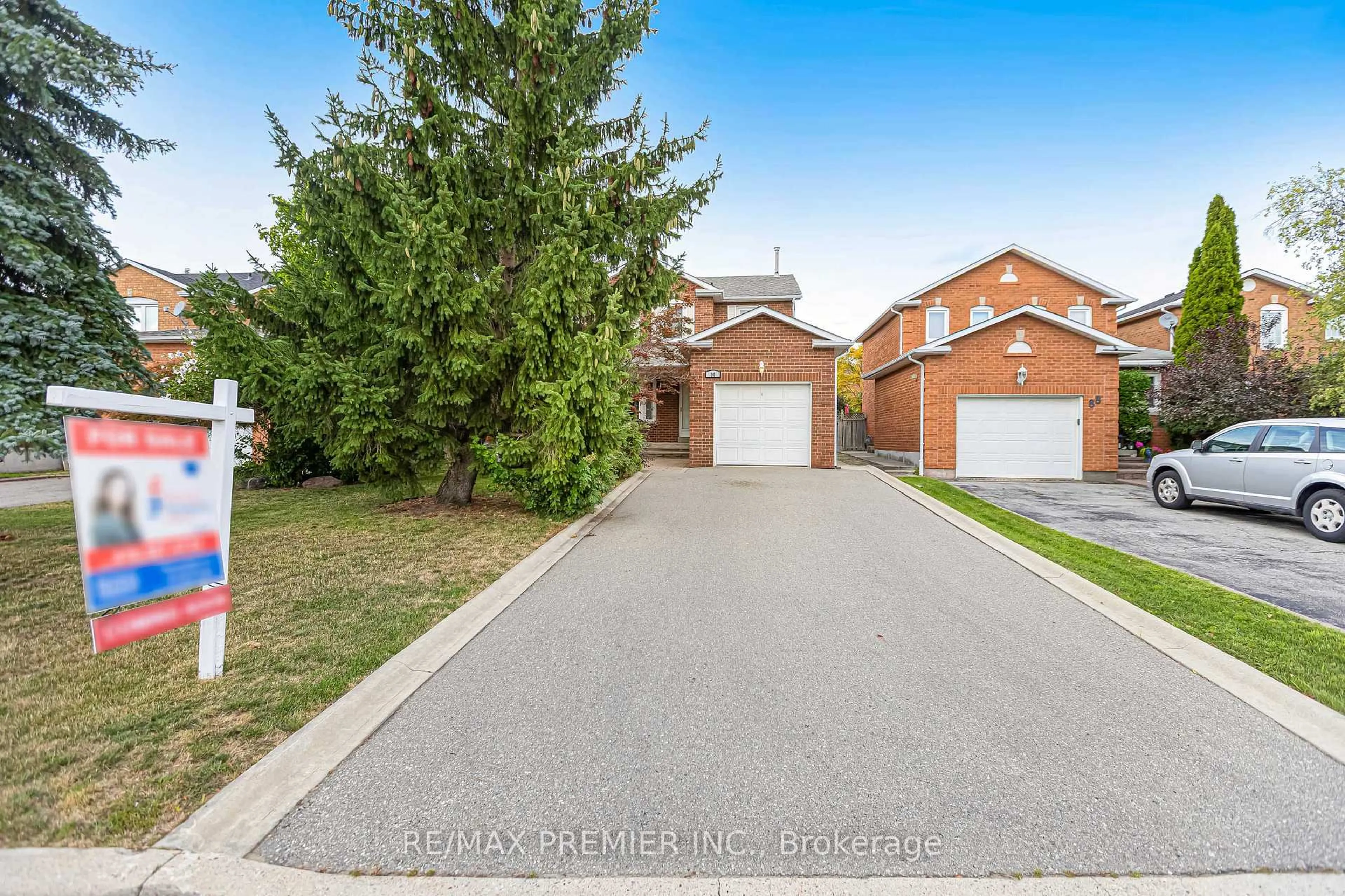 A pic from outside/outdoor area/front of a property/back of a property/a pic from drone, street for 90 Pentland Cres, Vaughan Ontario L6A 1T5