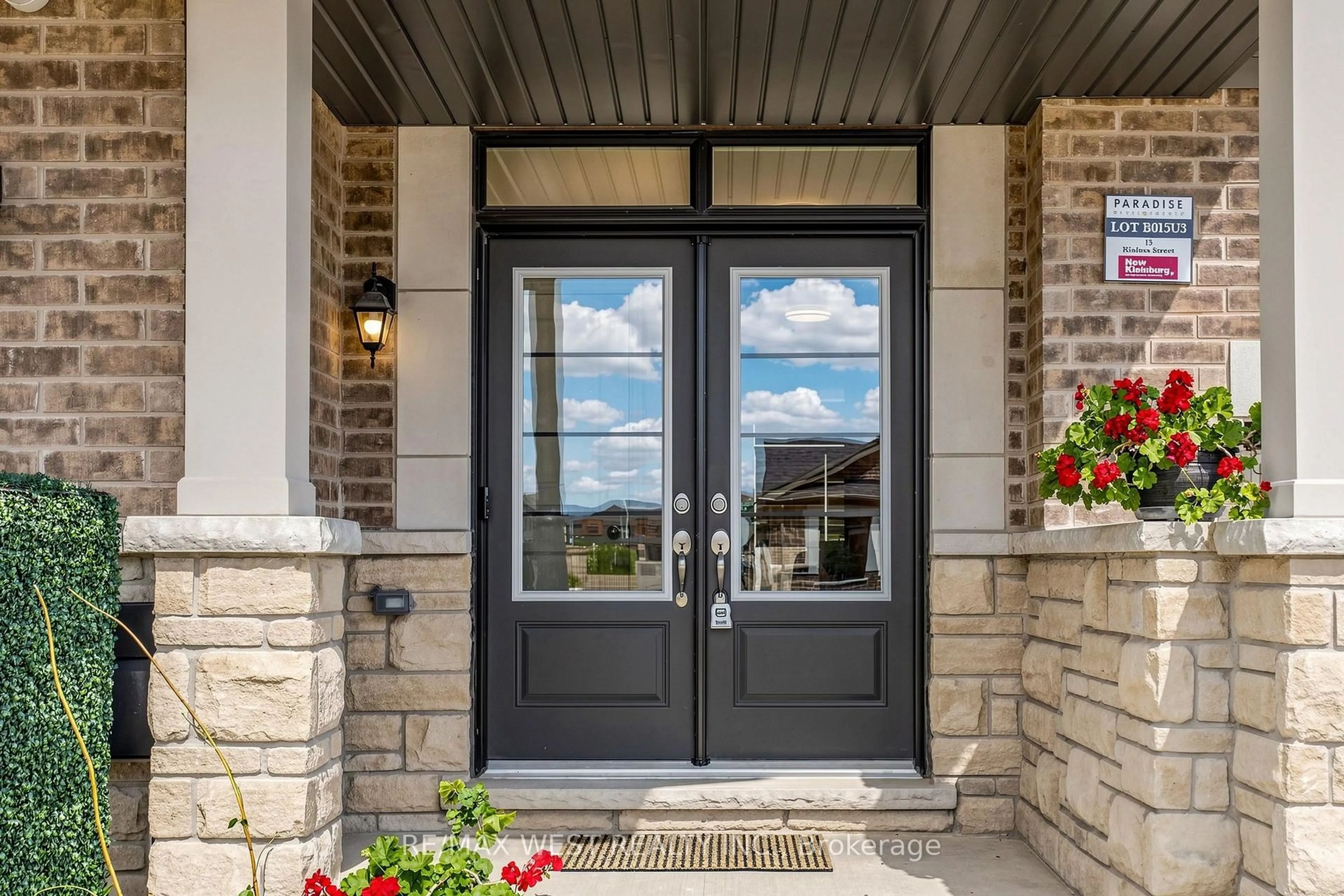Indoor entryway for 15 Kinloss St, Vaughan Ontario L4H 5J6