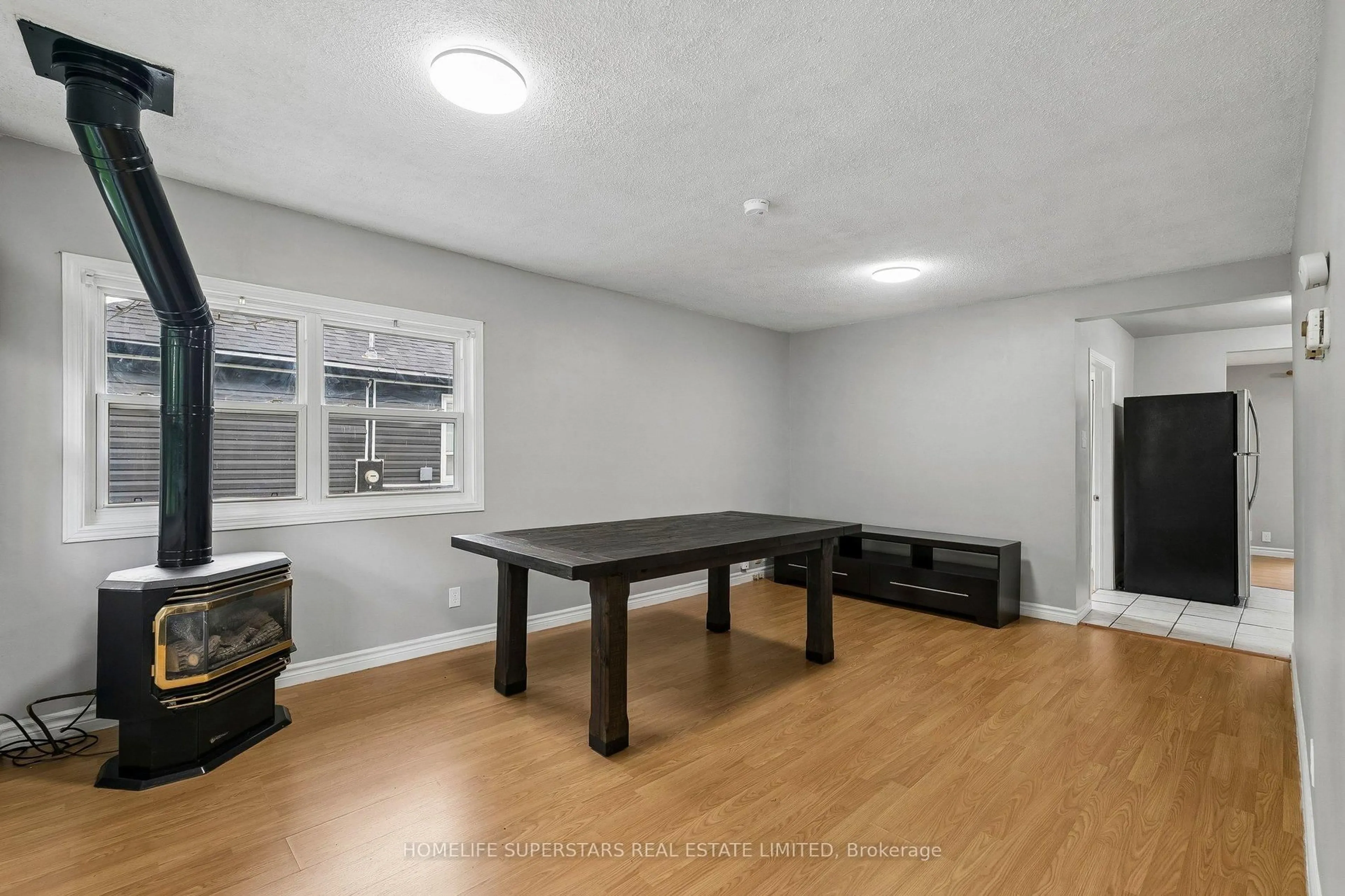 A pic of a room for 139 Cooks Bay Dr, Georgina Ontario L4P 2M2
