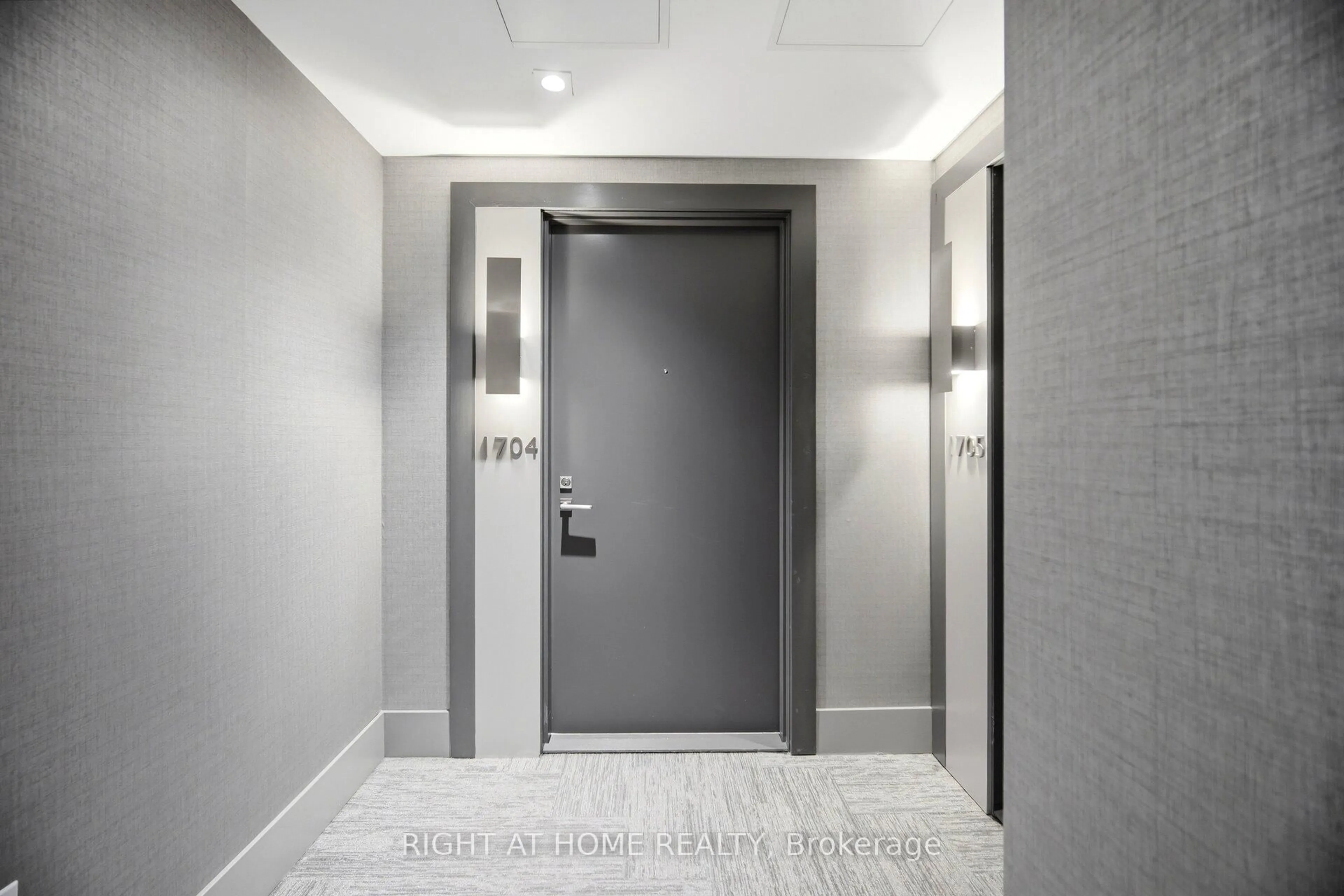 Indoor foyer for 2908 Highway 7 Rd #1704, Vaughan Ontario L4K 0K5