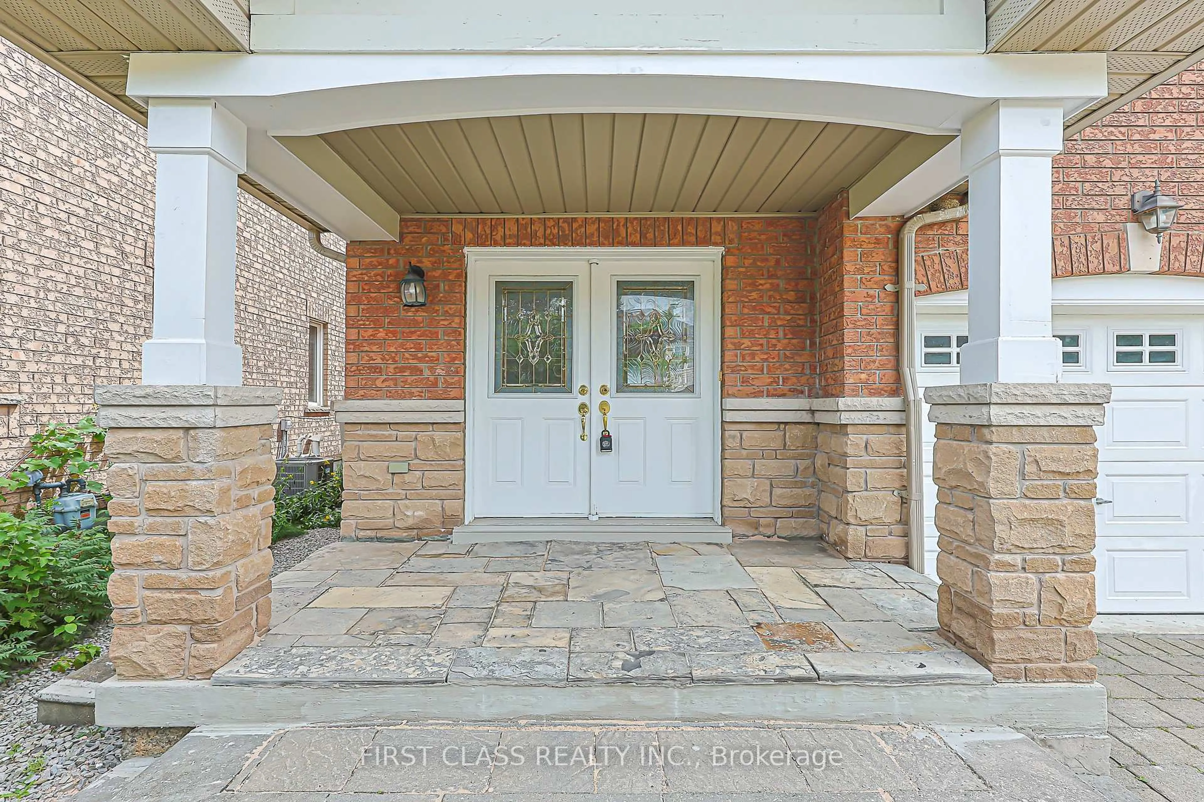 Indoor entryway for 59 Wheelwright Dr, Richmond Hill Ontario L4E 5A1