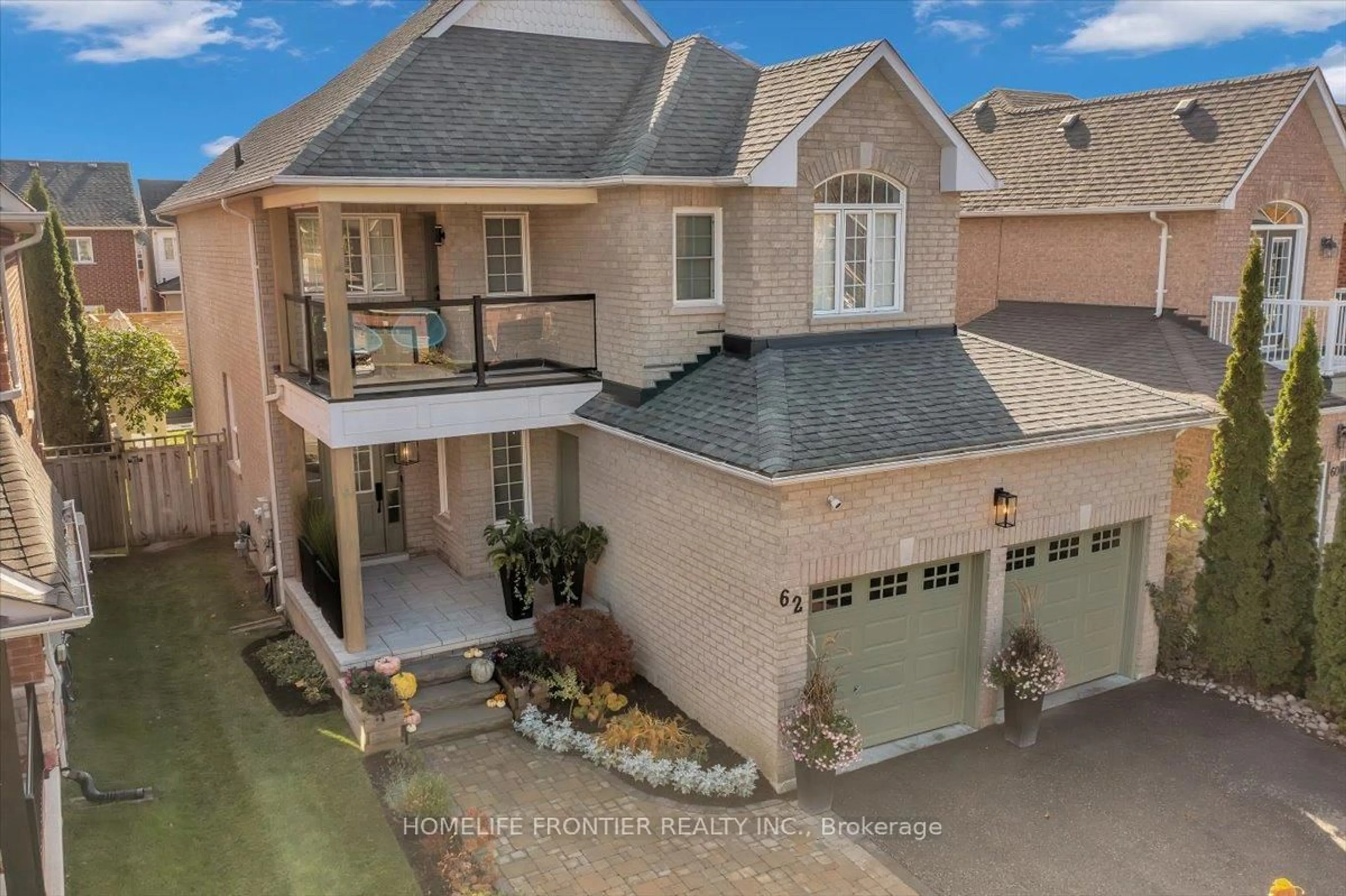 A pic from outside/outdoor area/front of a property/back of a property/a pic from drone, street for 62 Russell Barton Lane, Uxbridge Ontario L9P 1Z2