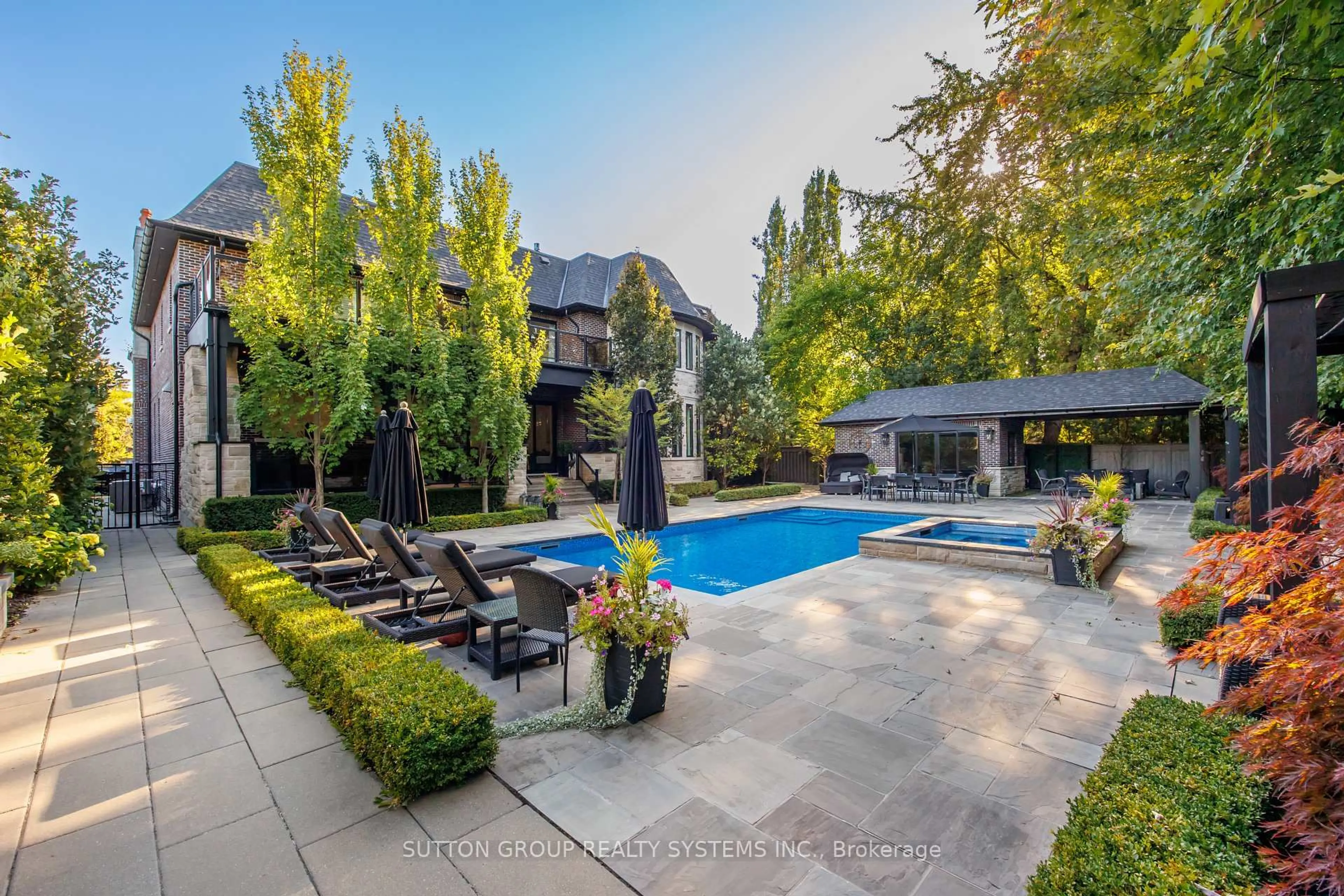 Patio, street for 222 Arnold Ave, Vaughan Ontario L4J 1B9