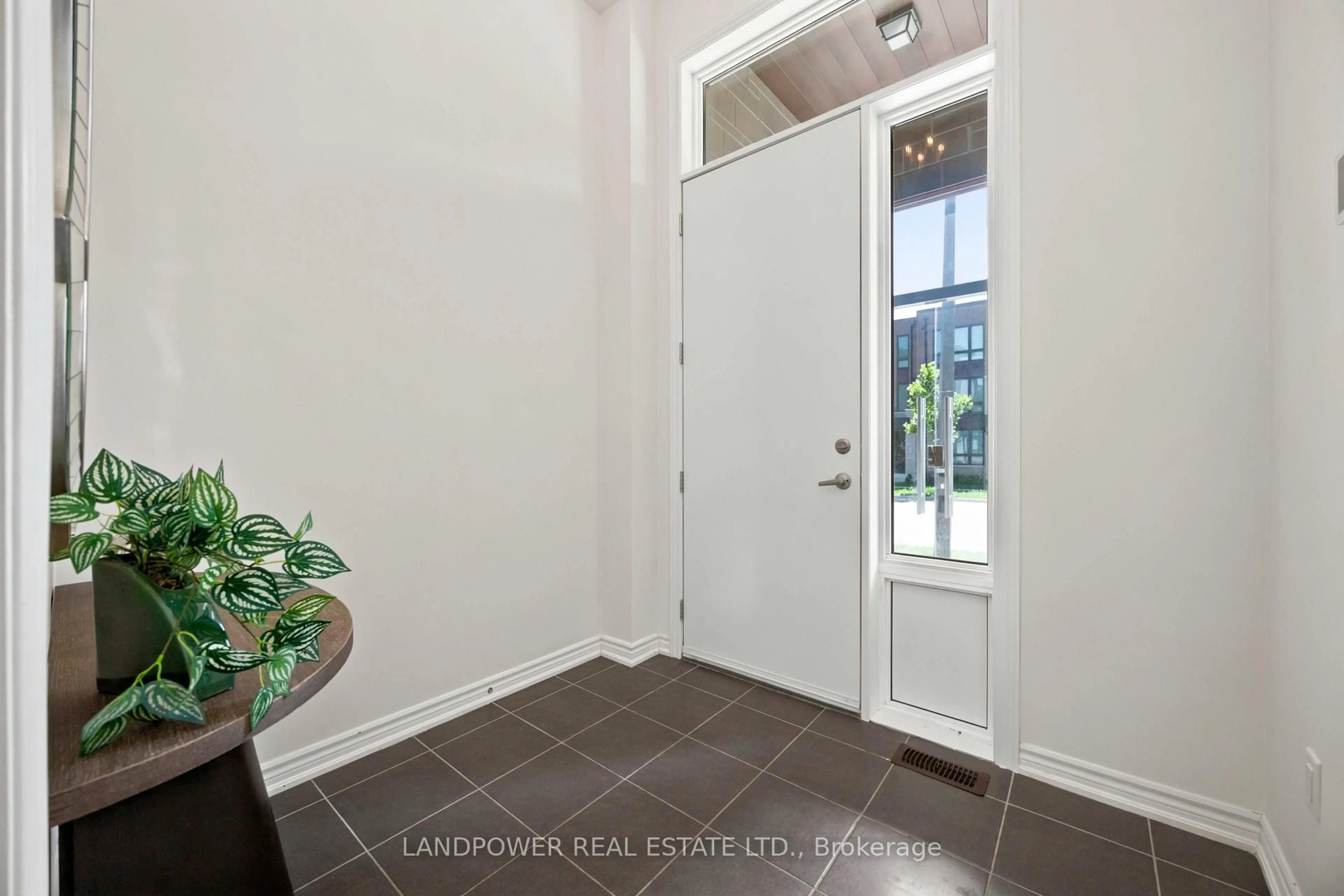 Indoor entryway for 38 Lord Melborne St, Markham Ontario L6C 0Z6