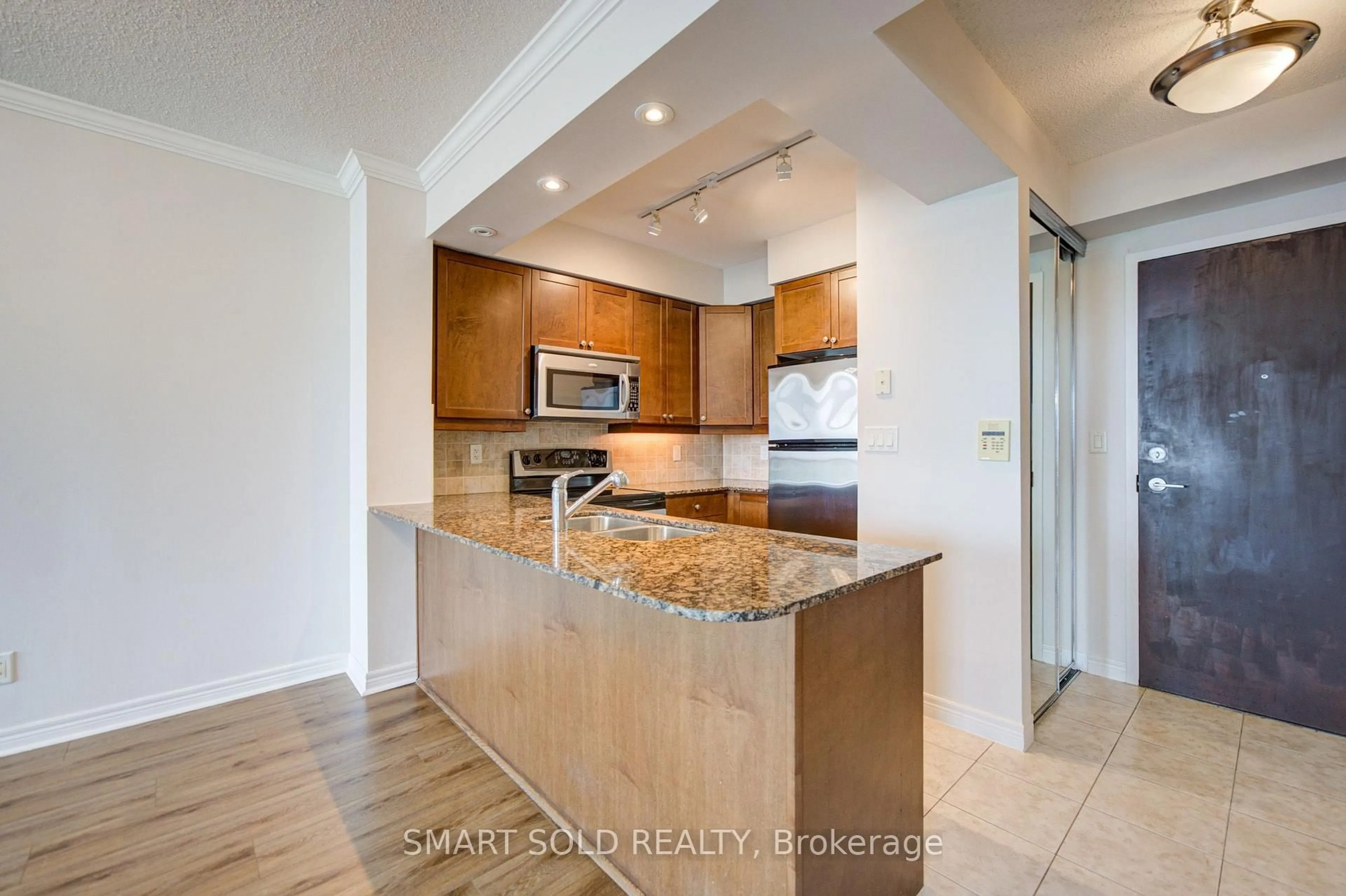 Open concept kitchen, ceramic/tile floor for 100 Promenade Circ #1508, Vaughan Ontario L4J 7W7