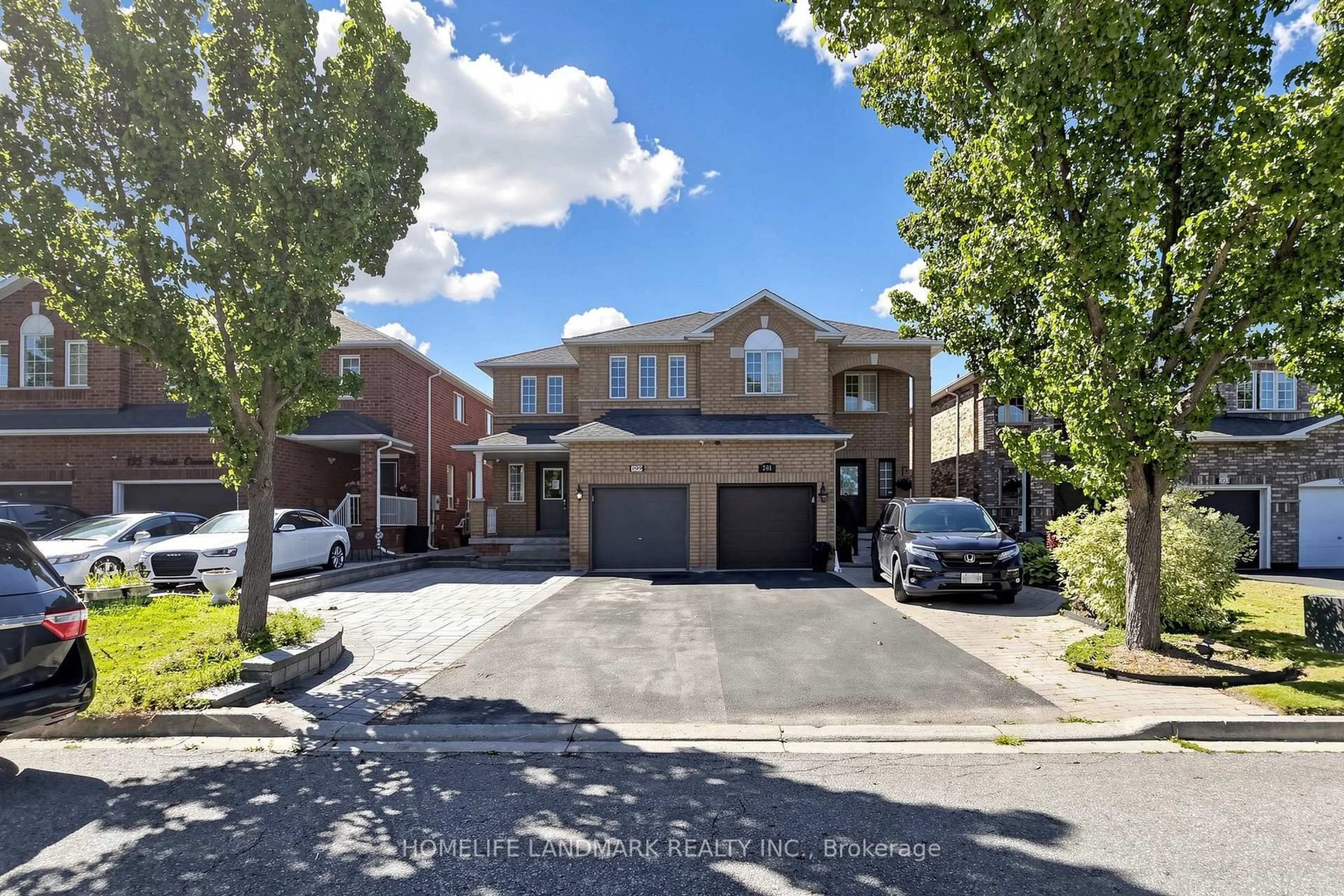 A pic from outside/outdoor area/front of a property/back of a property/a pic from drone, street for 199 Purcell Cres, Vaughan Ontario L6A 3C5