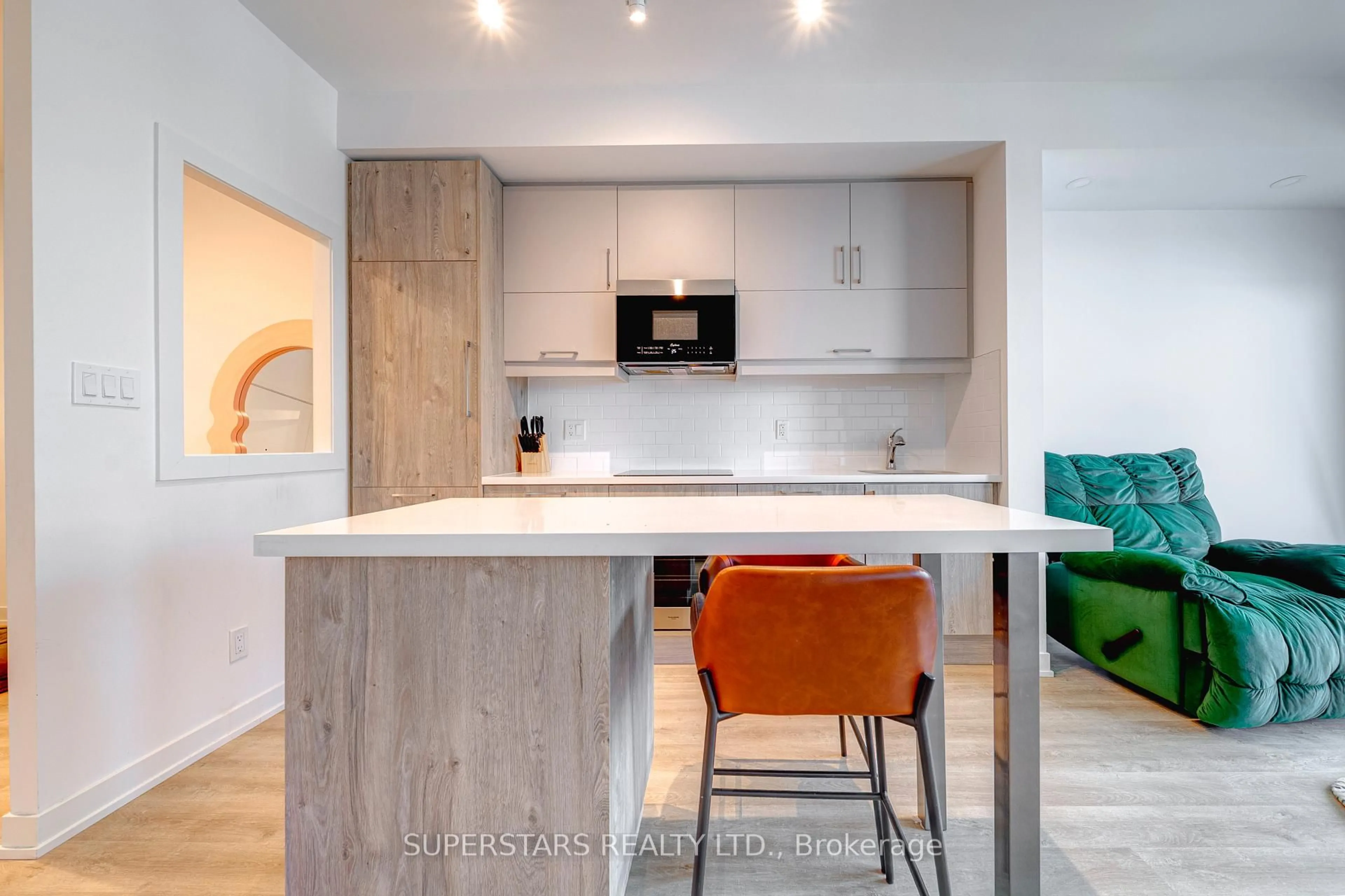 Open concept kitchen, unknown for 292 Verdale Crossing #1502, Markham Ontario L6G 0H6