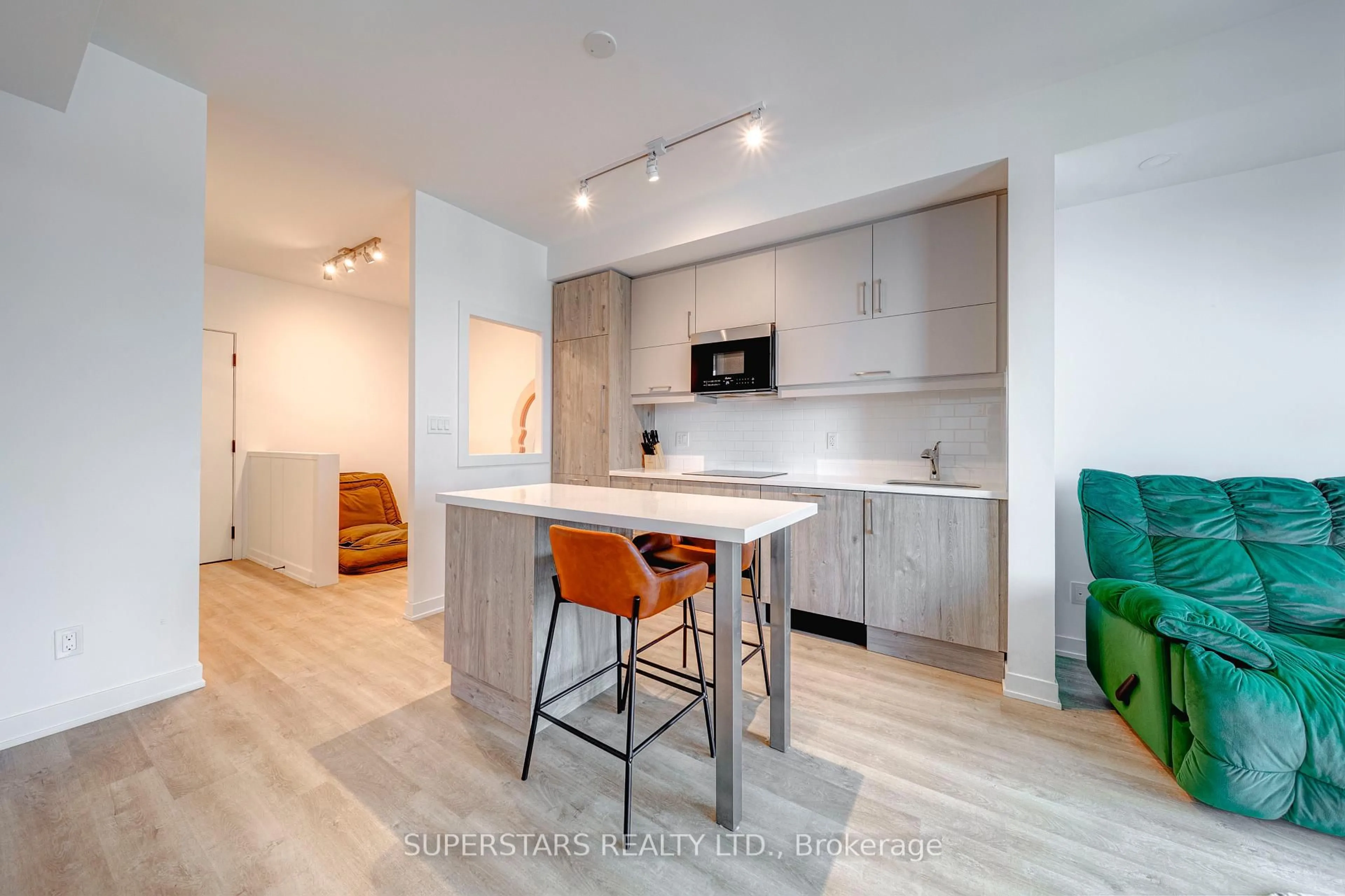 Open concept kitchen, unknown for 292 Verdale Crossing #1502, Markham Ontario L6G 0H6