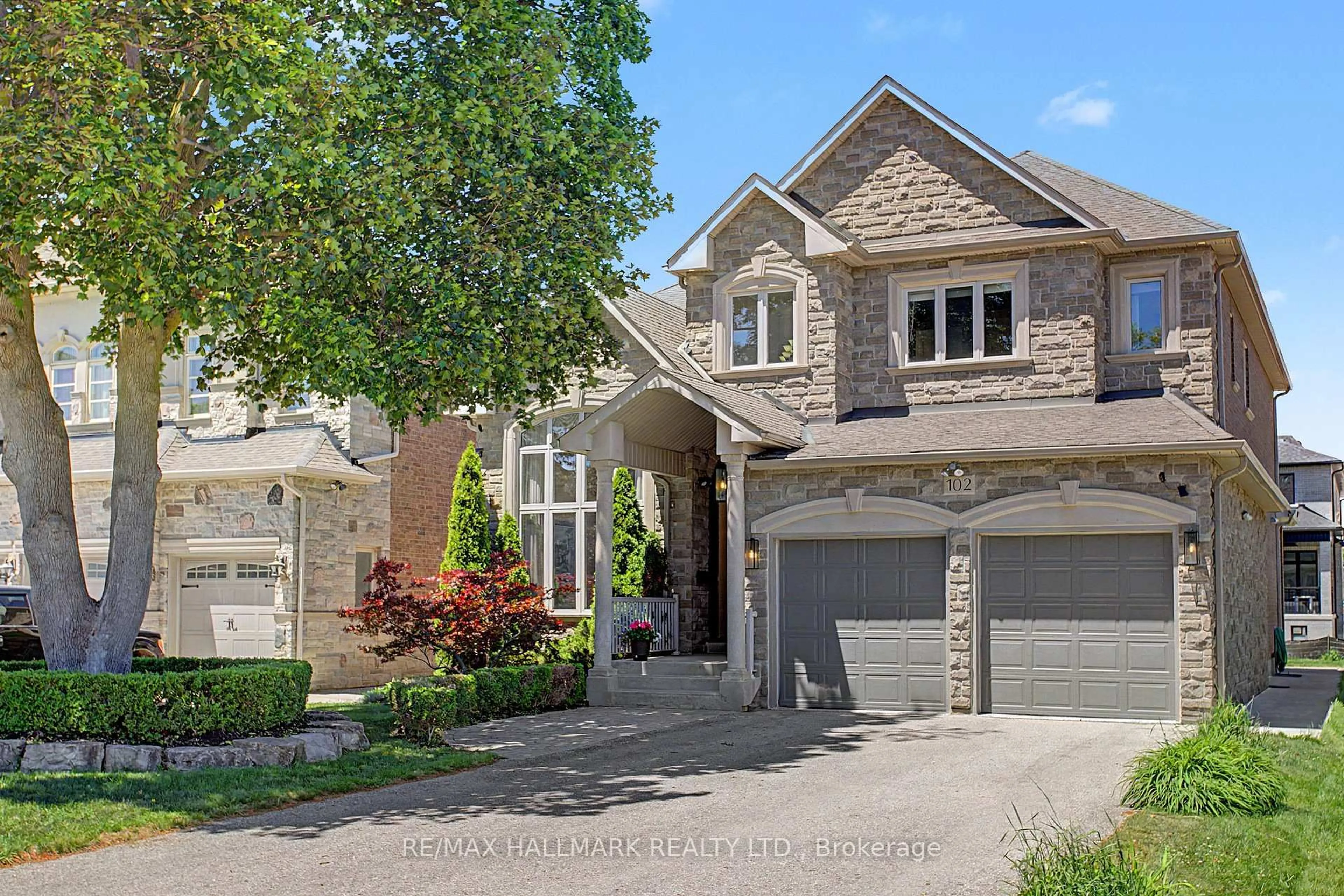 Home with brick exterior material, street for 102 Duncan Rd, Richmond Hill Ontario L4C 6J7