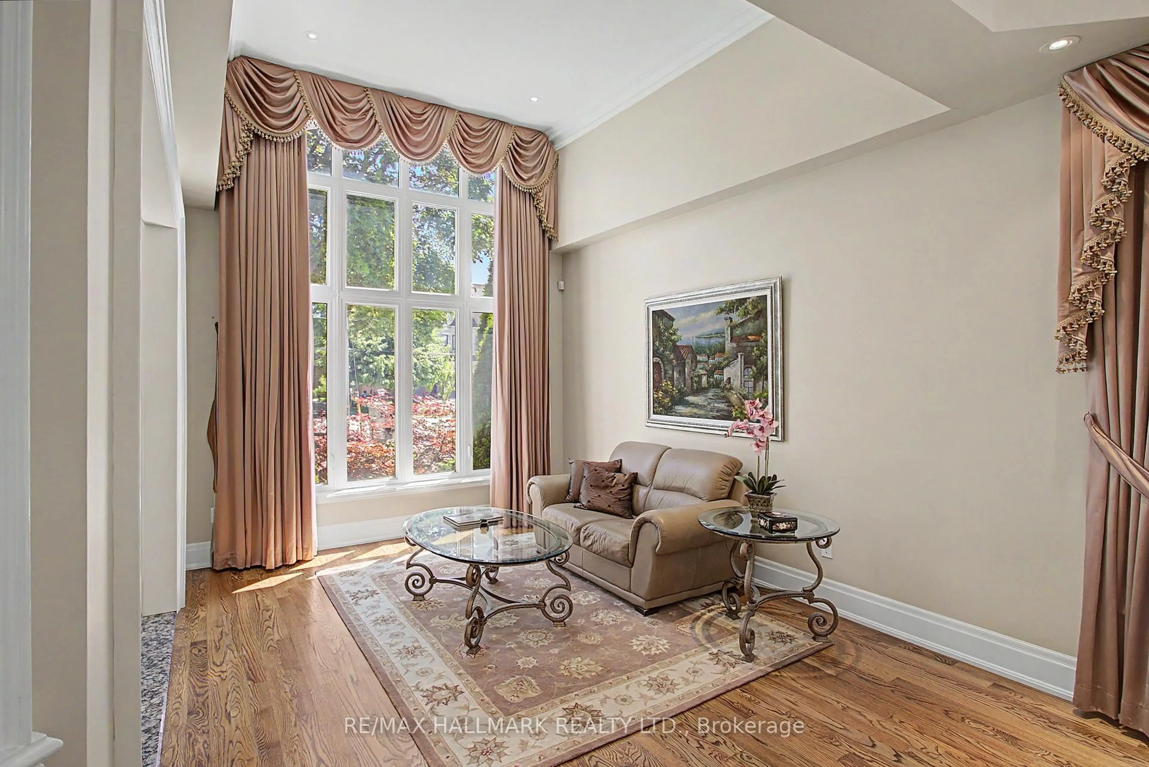 Living room with furniture, unknown for 102 Duncan Rd, Richmond Hill Ontario L4C 6J7