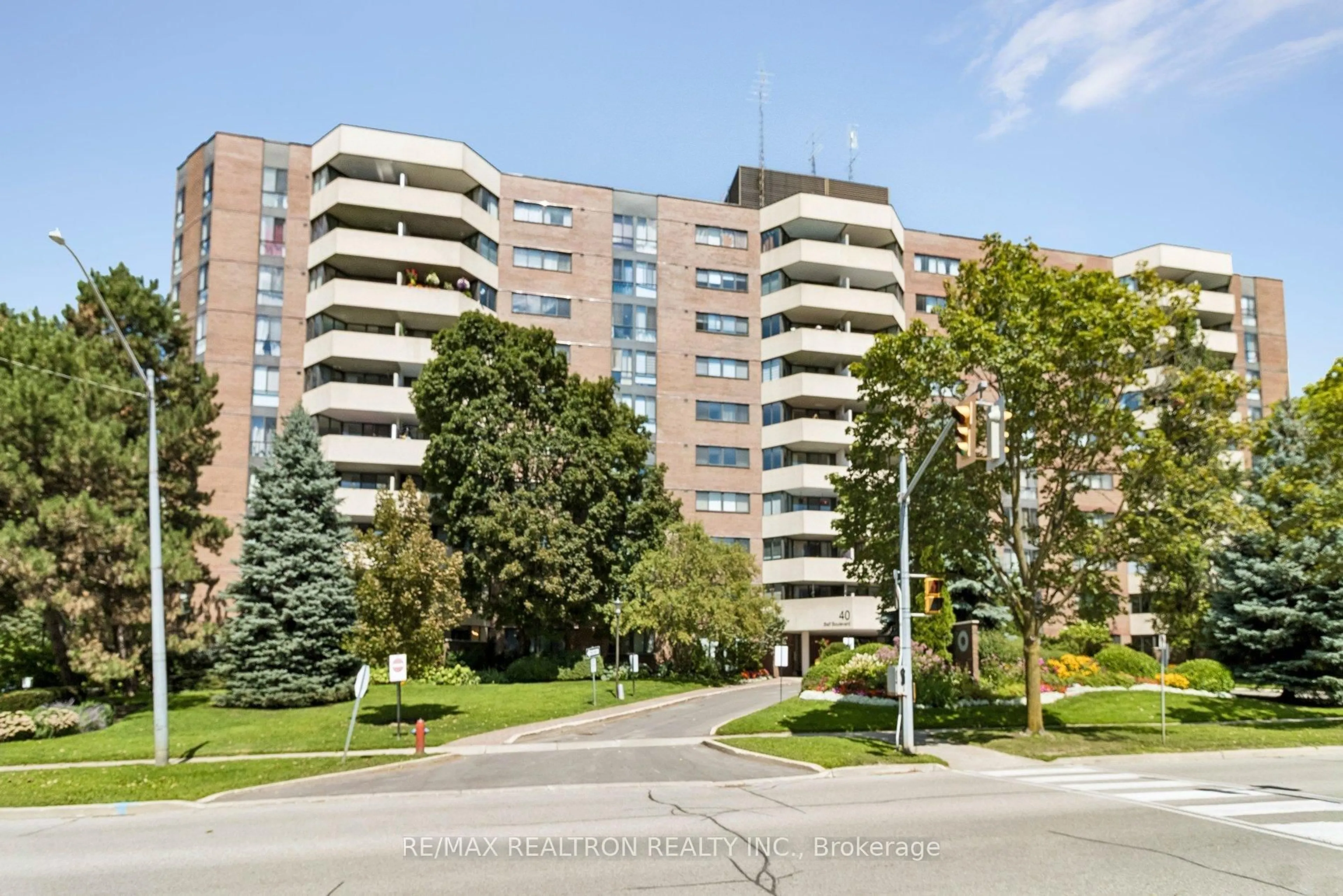 Patio, street for 40 Baif Blvd #208, Richmond Hill Ontario L4C 5M9