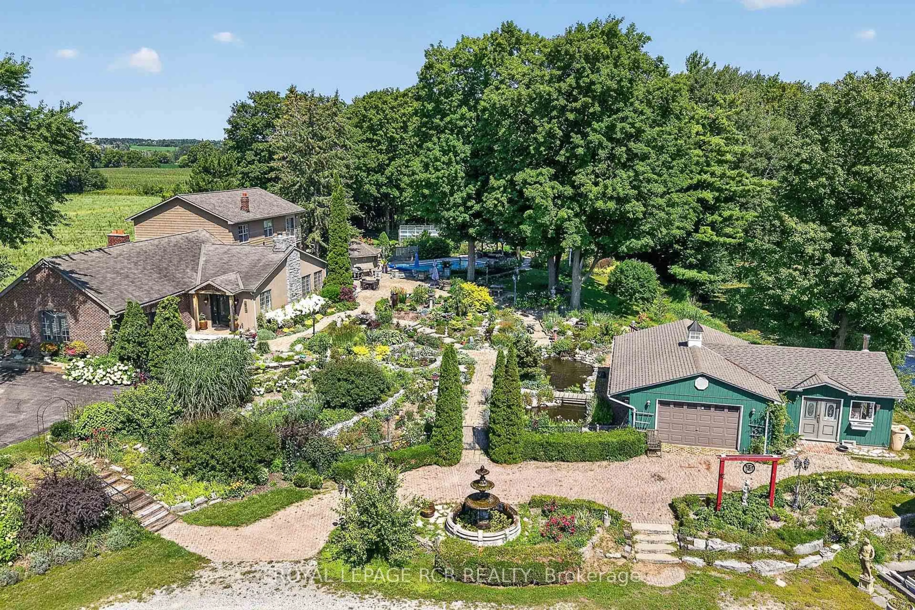 A pic from outside/outdoor area/front of a property/back of a property/a pic from drone, unknown for 752 Ball Rd, Uxbridge Ontario L9P 1R2