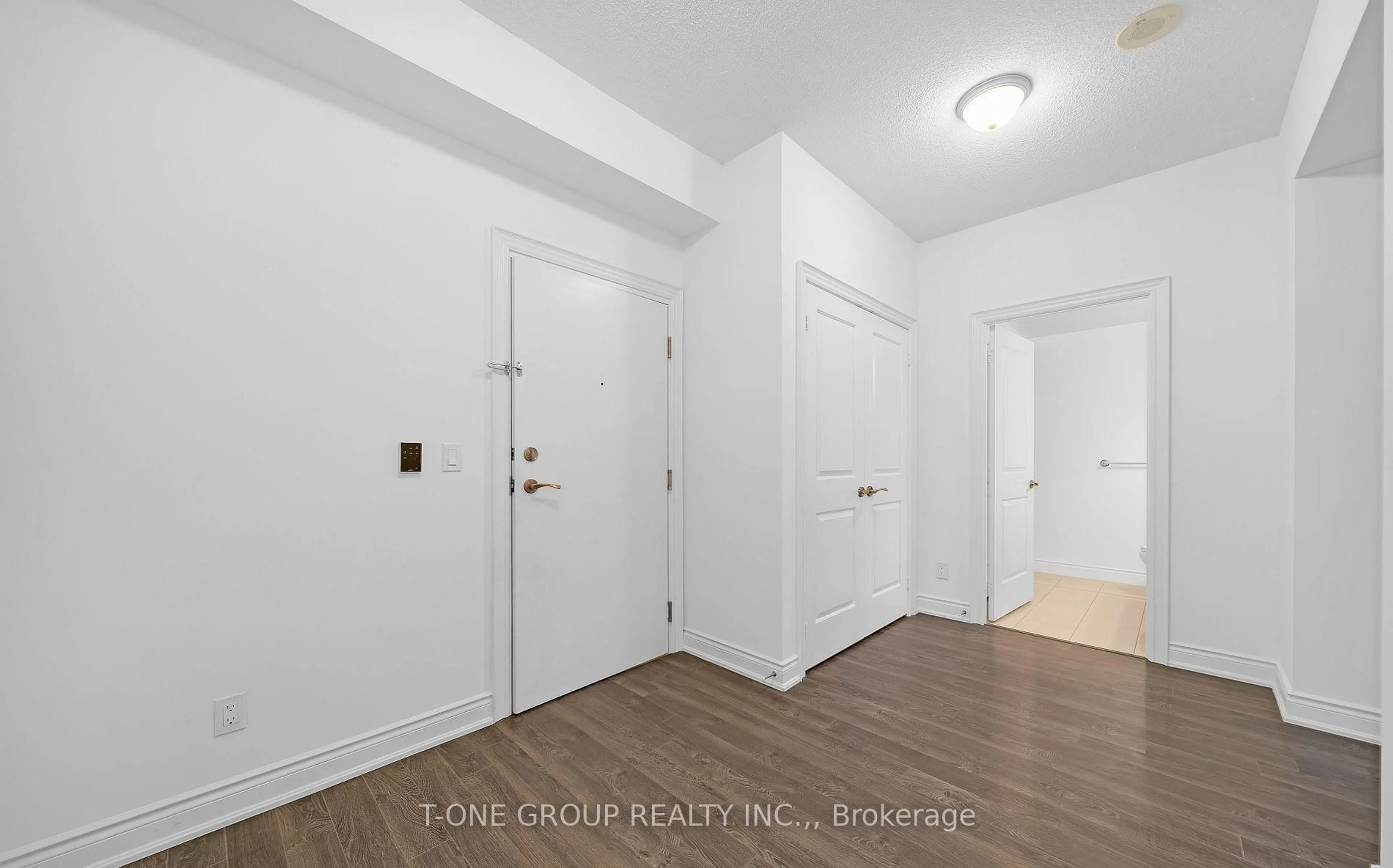 Indoor entryway for 33 Clegg Rd #1006, Markham Ontario L6G 0G6