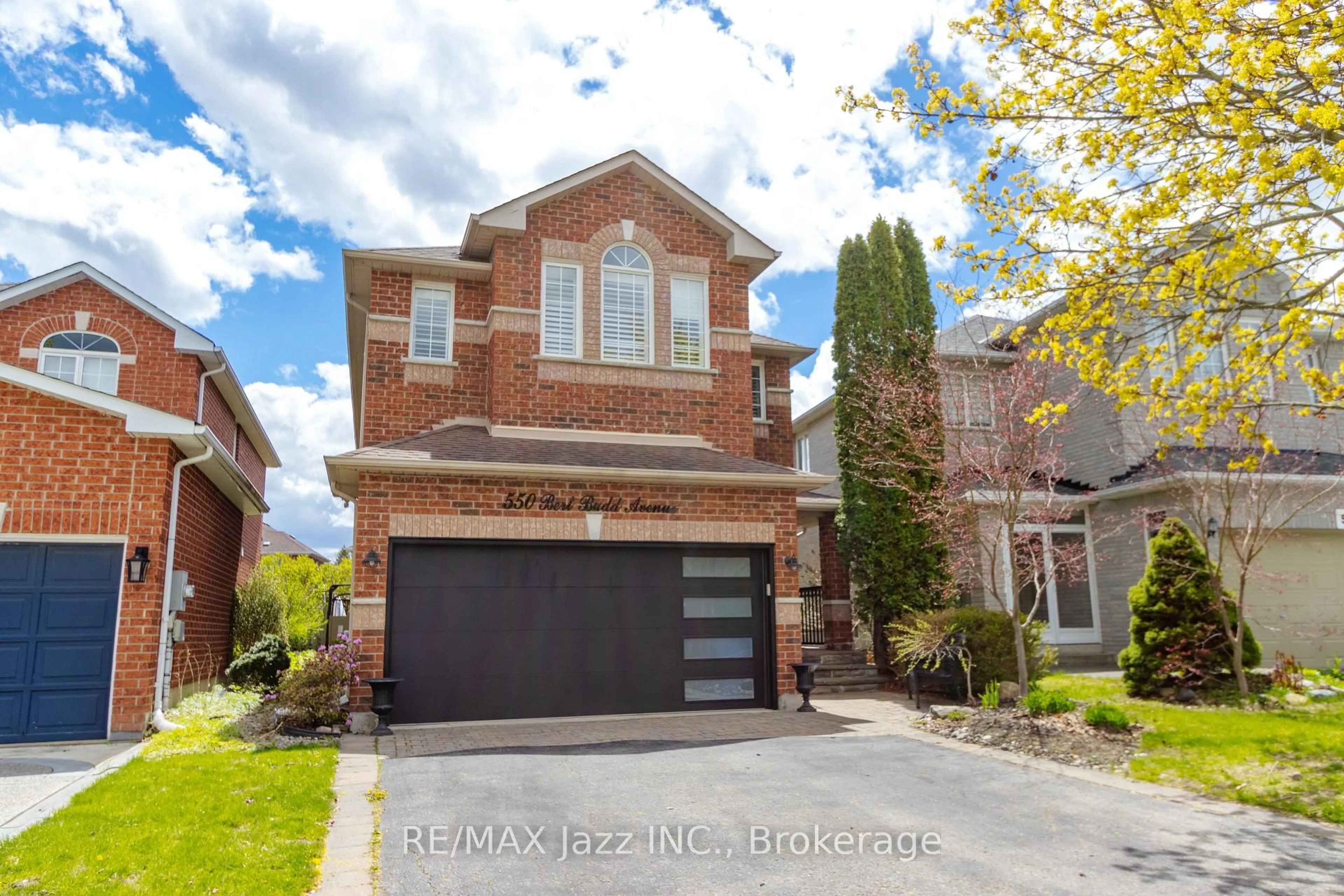 Home with brick exterior material, street for 550 Bert Budd Ave, Newmarket Ontario L3Y 8S7