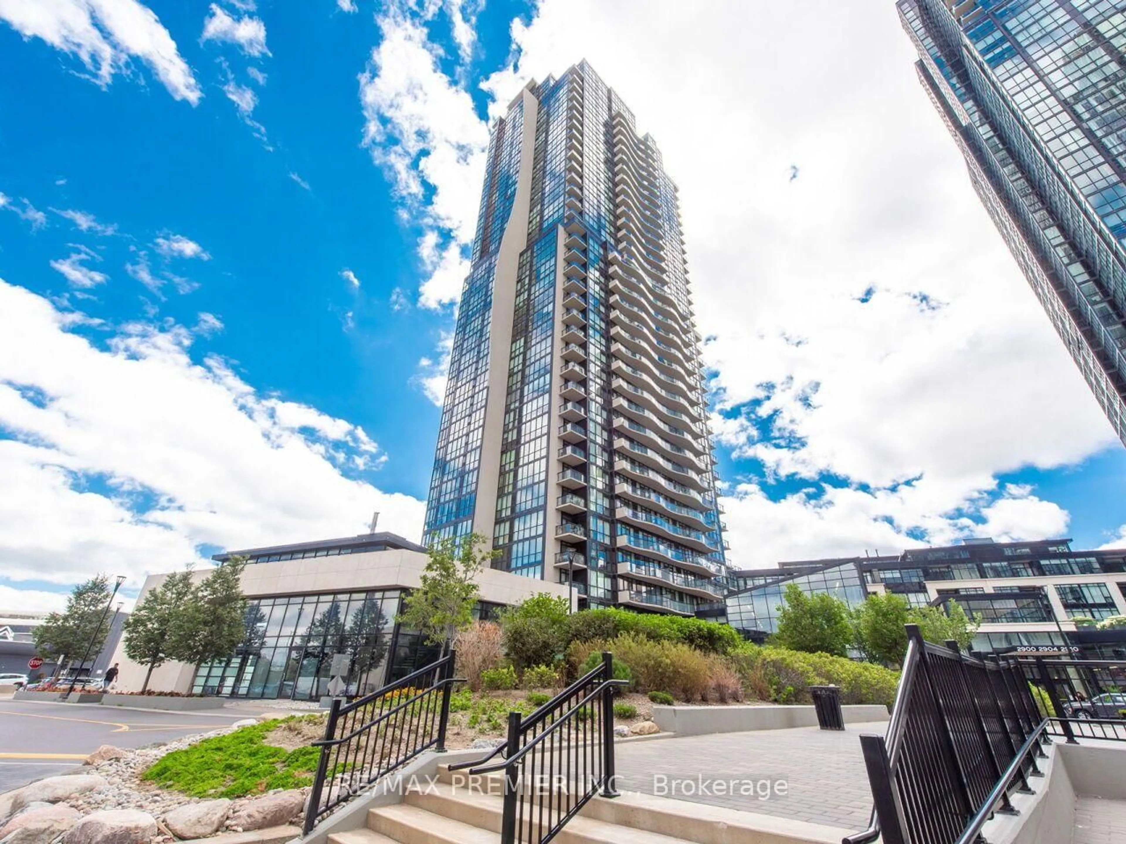 A pic from outside/outdoor area/front of a property/back of a property/a pic from drone, unknown for 2900 Highway 7 #1706, Vaughan Ontario L4K 0G3