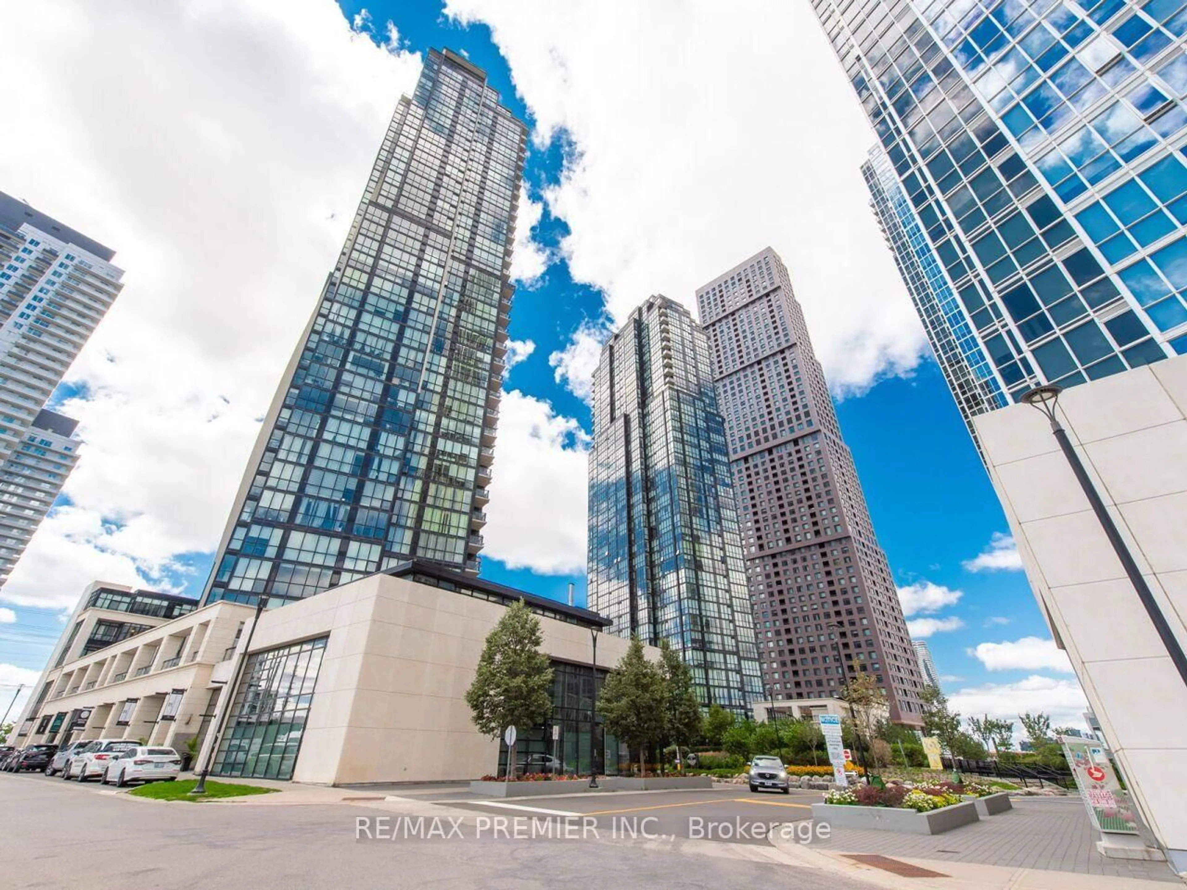 Indoor foyer for 2900 Highway 7 #1706, Vaughan Ontario L4K 0G3