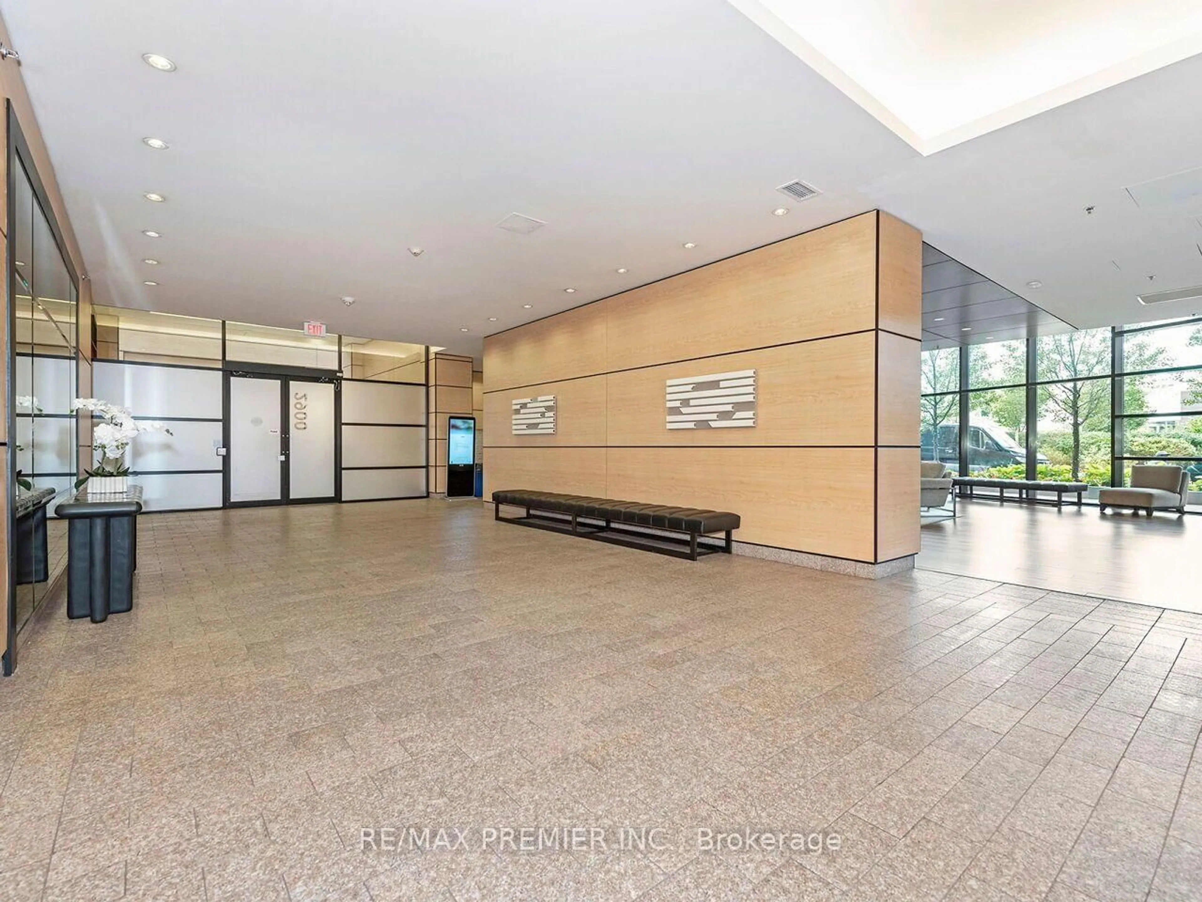 Indoor foyer for 2900 Highway 7 #1706, Vaughan Ontario L4K 0G3