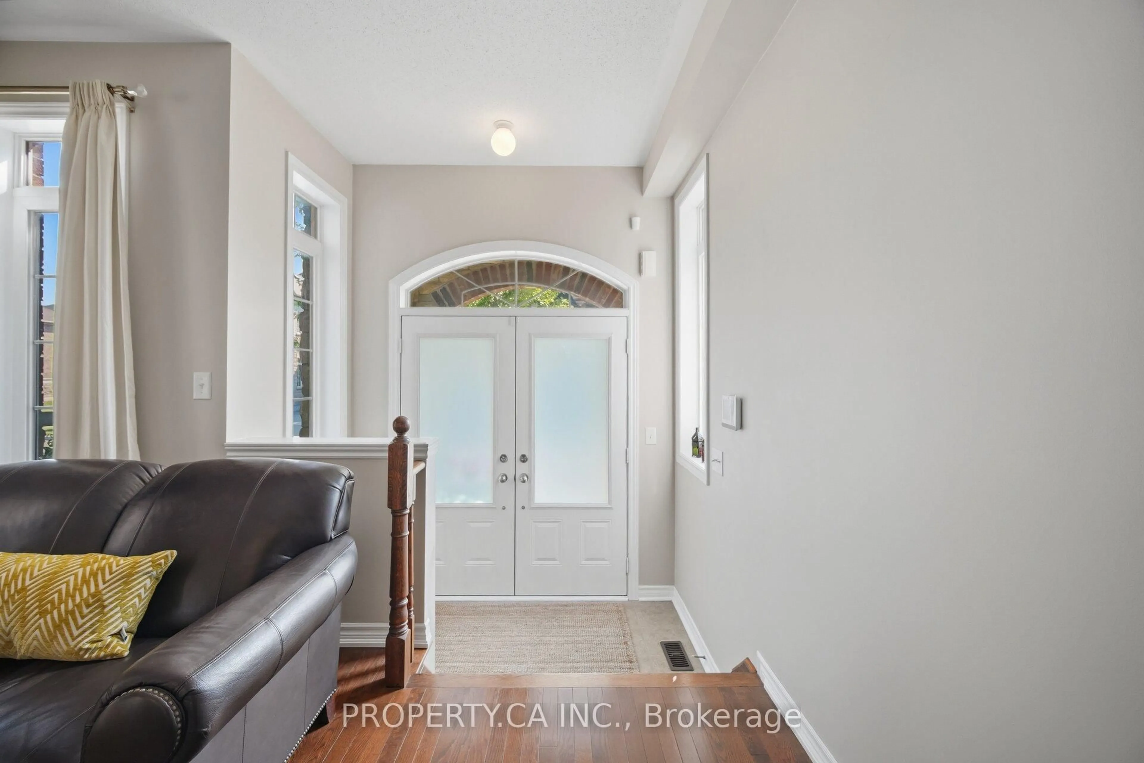 Indoor entryway for 46 Fred Mclaren Blvd, Markham Ontario L6E 0N5