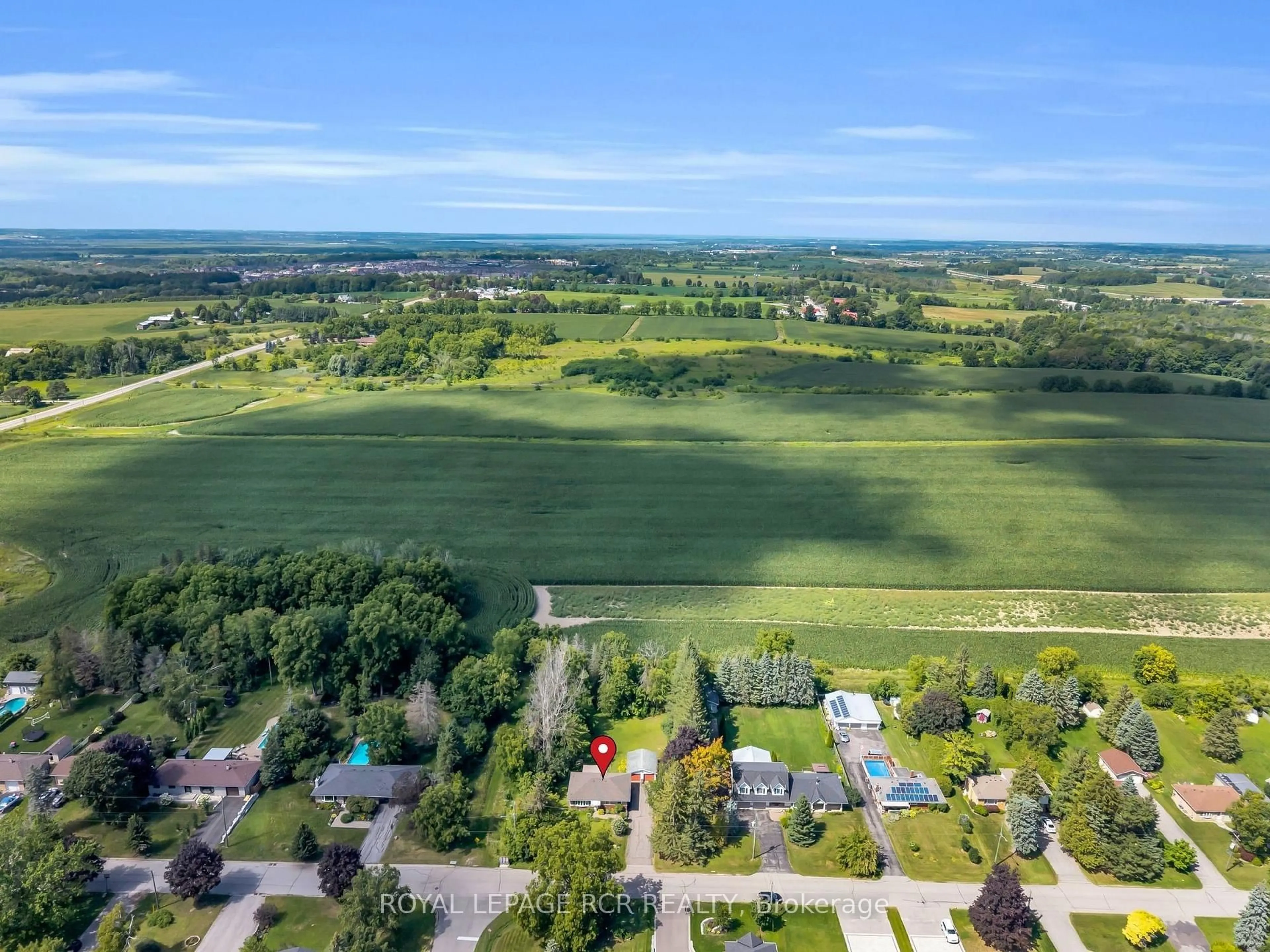 A pic from outside/outdoor area/front of a property/back of a property/a pic from drone, water/lake/river/ocean view for 36 May Ave, East Gwillimbury Ontario L0G 1V0