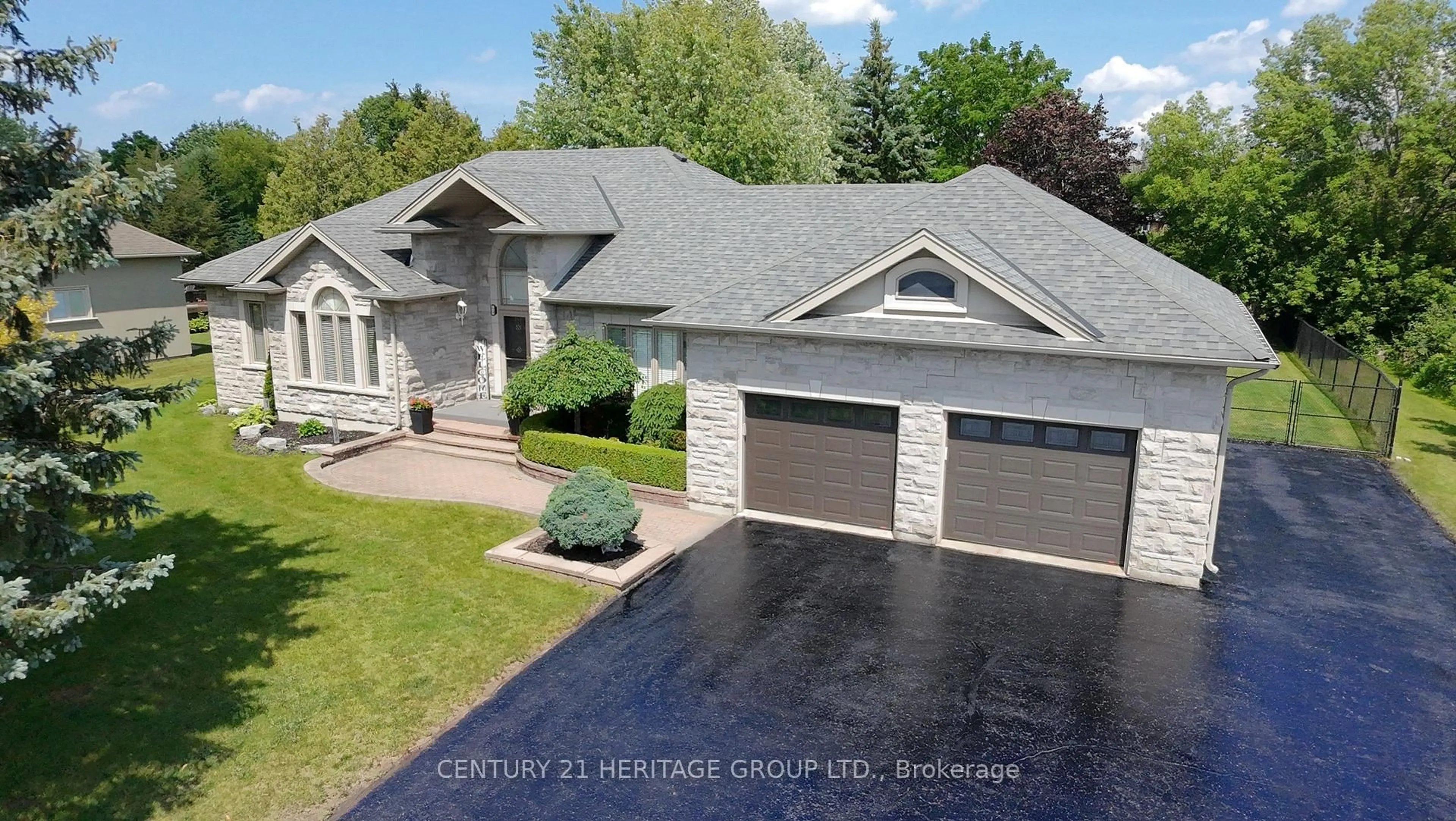 A pic from outside/outdoor area/front of a property/back of a property/a pic from drone, street for 49 Shore Cres, Georgina Ontario L0E 1S0