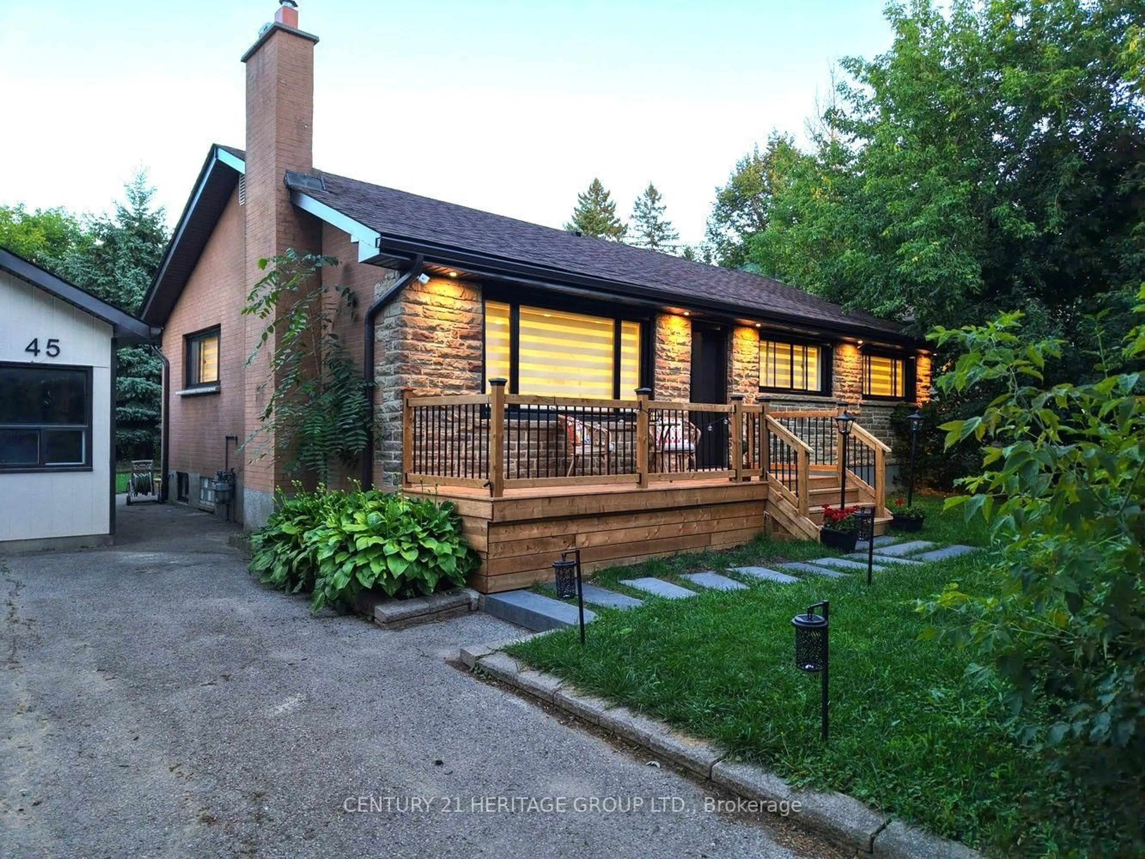 Home with brick exterior material, street for 45 William St, King Ontario L7B 1L1