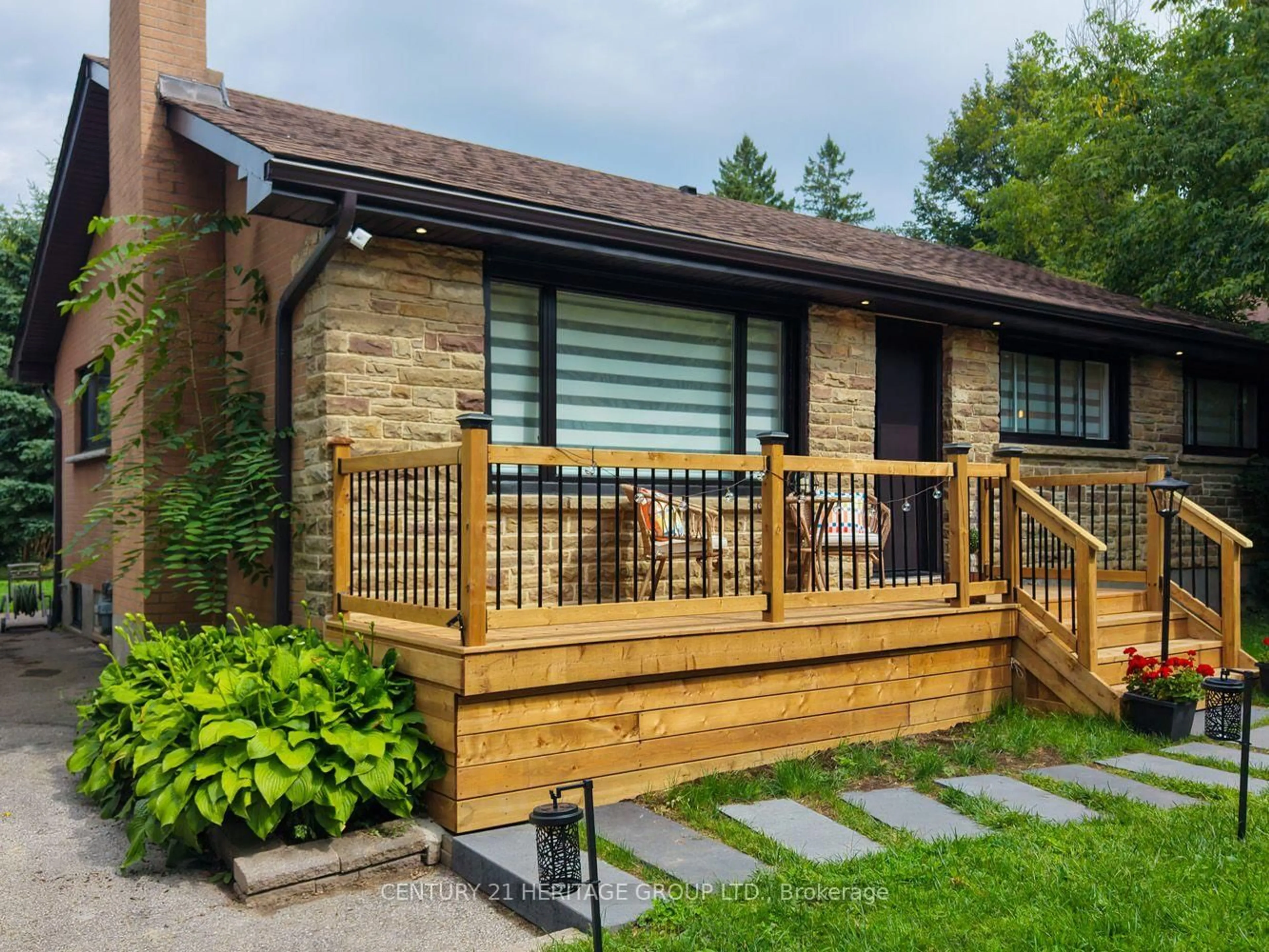 Home with brick exterior material, street for 45 William St, King Ontario L7B 1L1