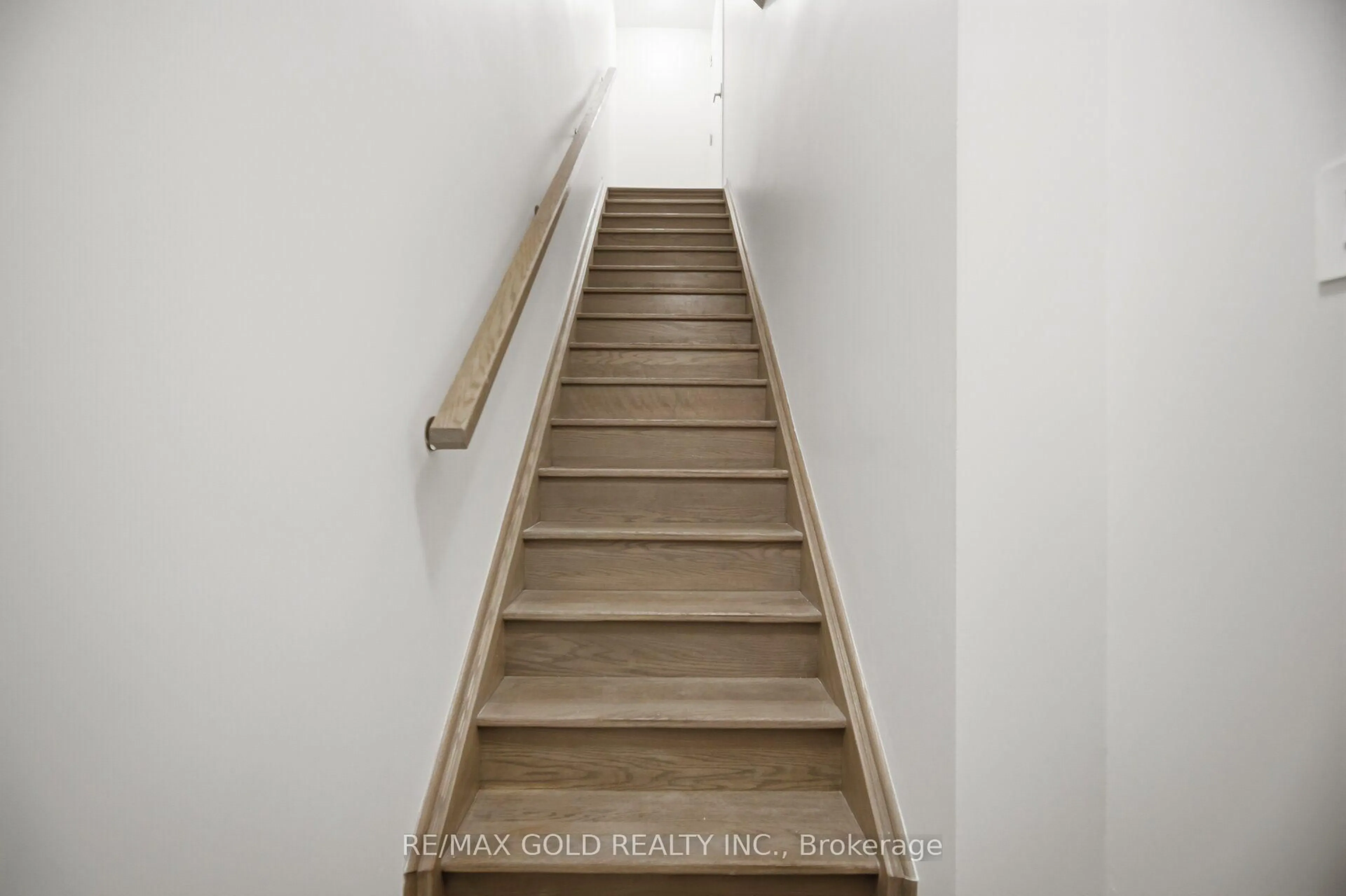 Stairs for 39 Honeycrisp Cres #TH83, Vaughan Ontario L4K 0N1