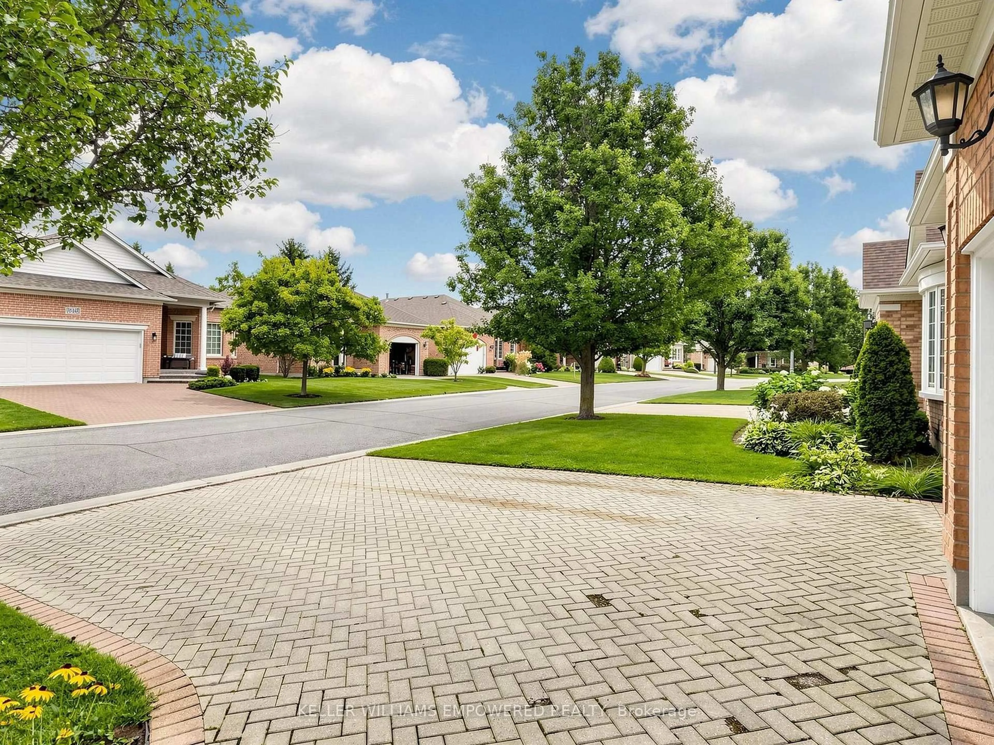 A pic from outside/outdoor area/front of a property/back of a property/a pic from drone, street for 81 Arnies Chance #40, Whitchurch-Stouffville Ontario L4A 1L7