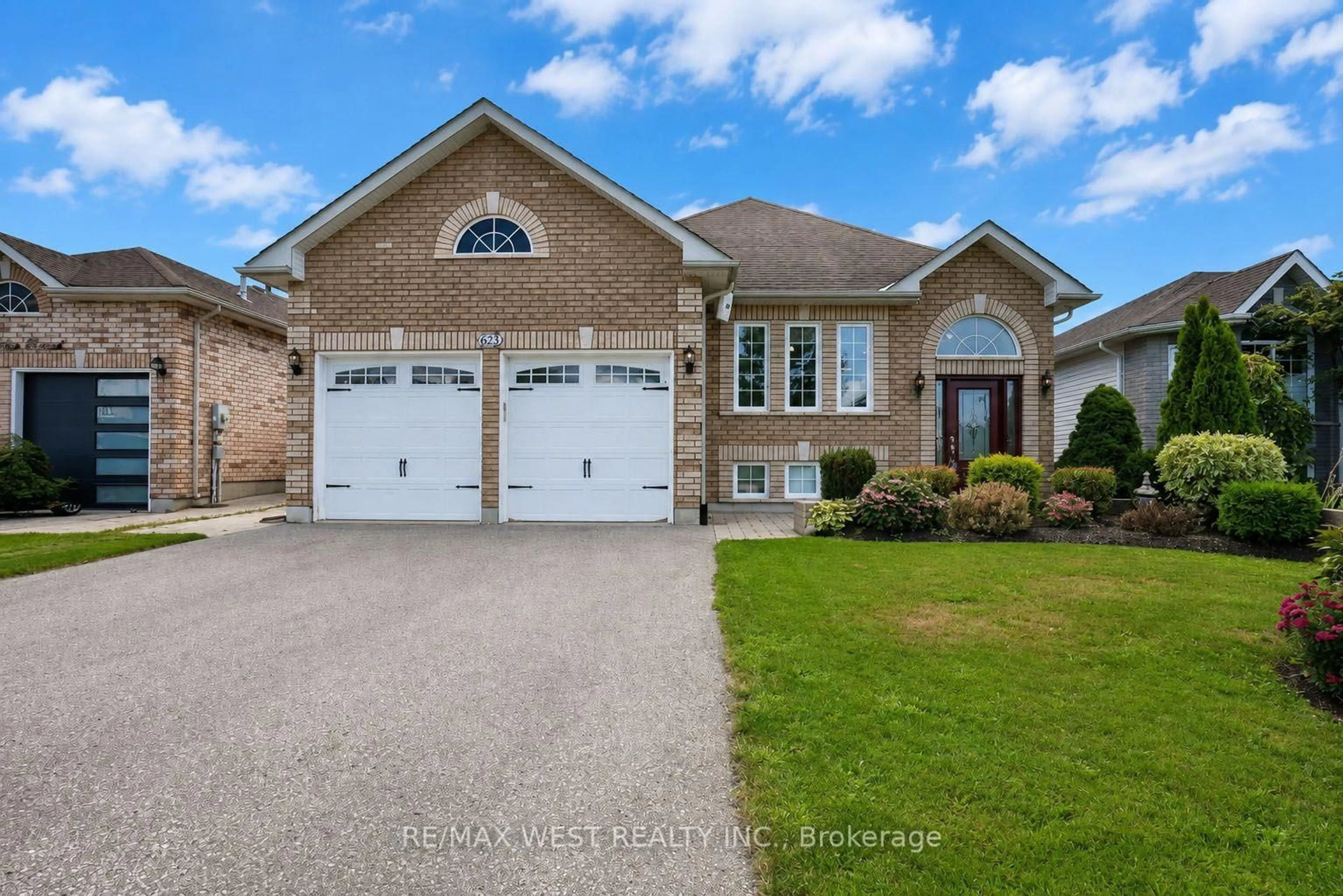 Home with brick exterior material, street for 623 Glen Cedar Cres, Innisfil Ontario L9S 2J4