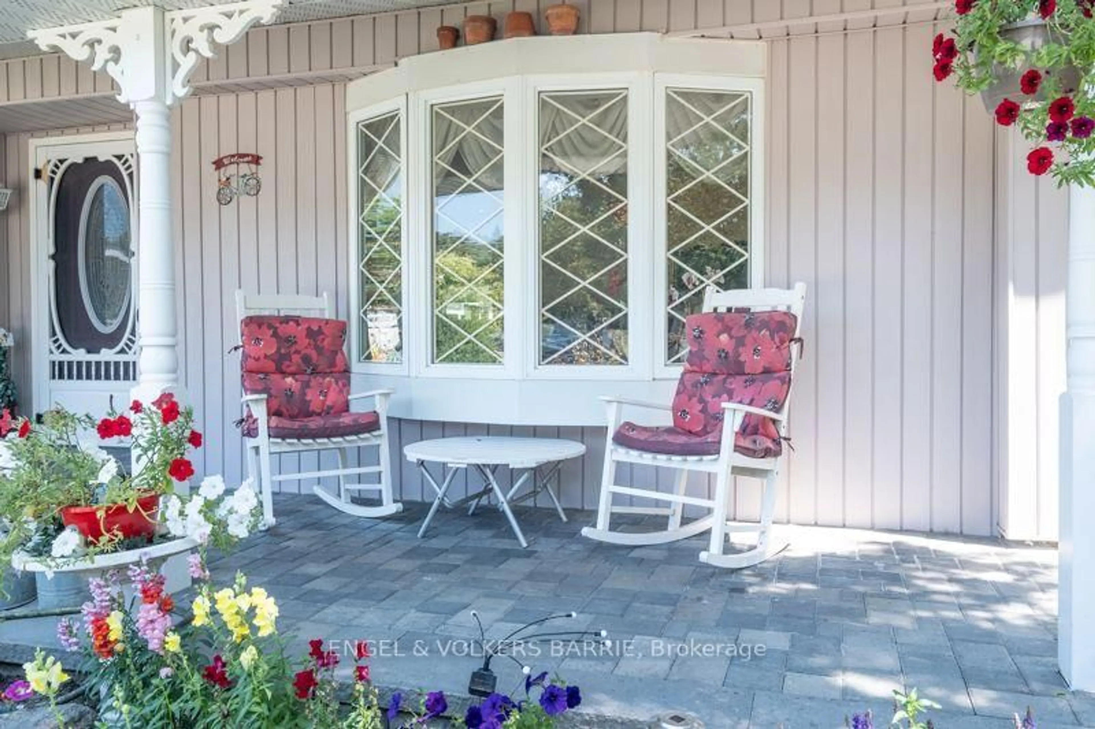Patio, street for 1 Western Ave, Innisfil Ontario L9S 1L7