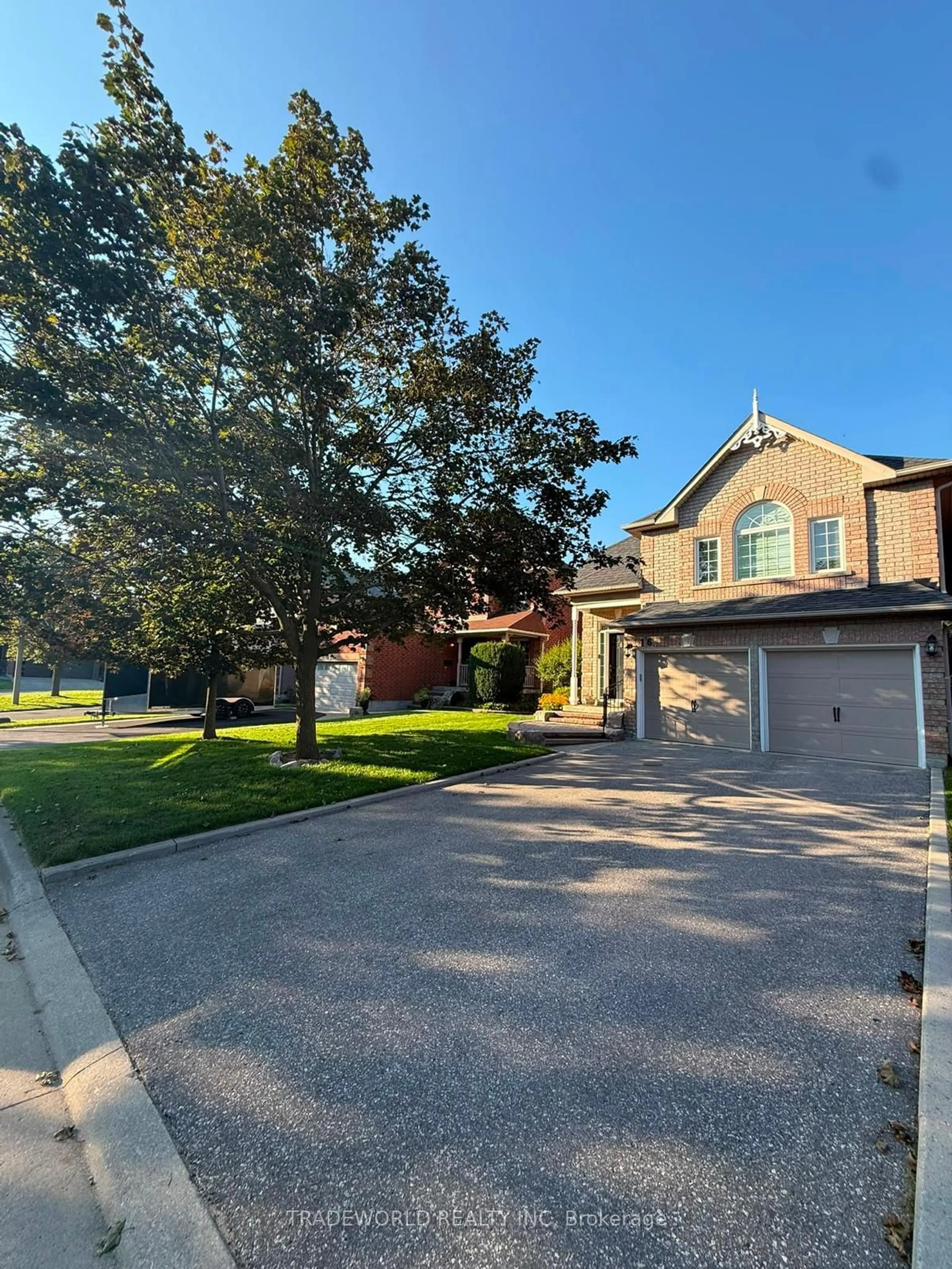 A pic from outside/outdoor area/front of a property/back of a property/a pic from drone, street for 16 Chessman Crt, Whitchurch-Stouffville Ontario L4A 1K7