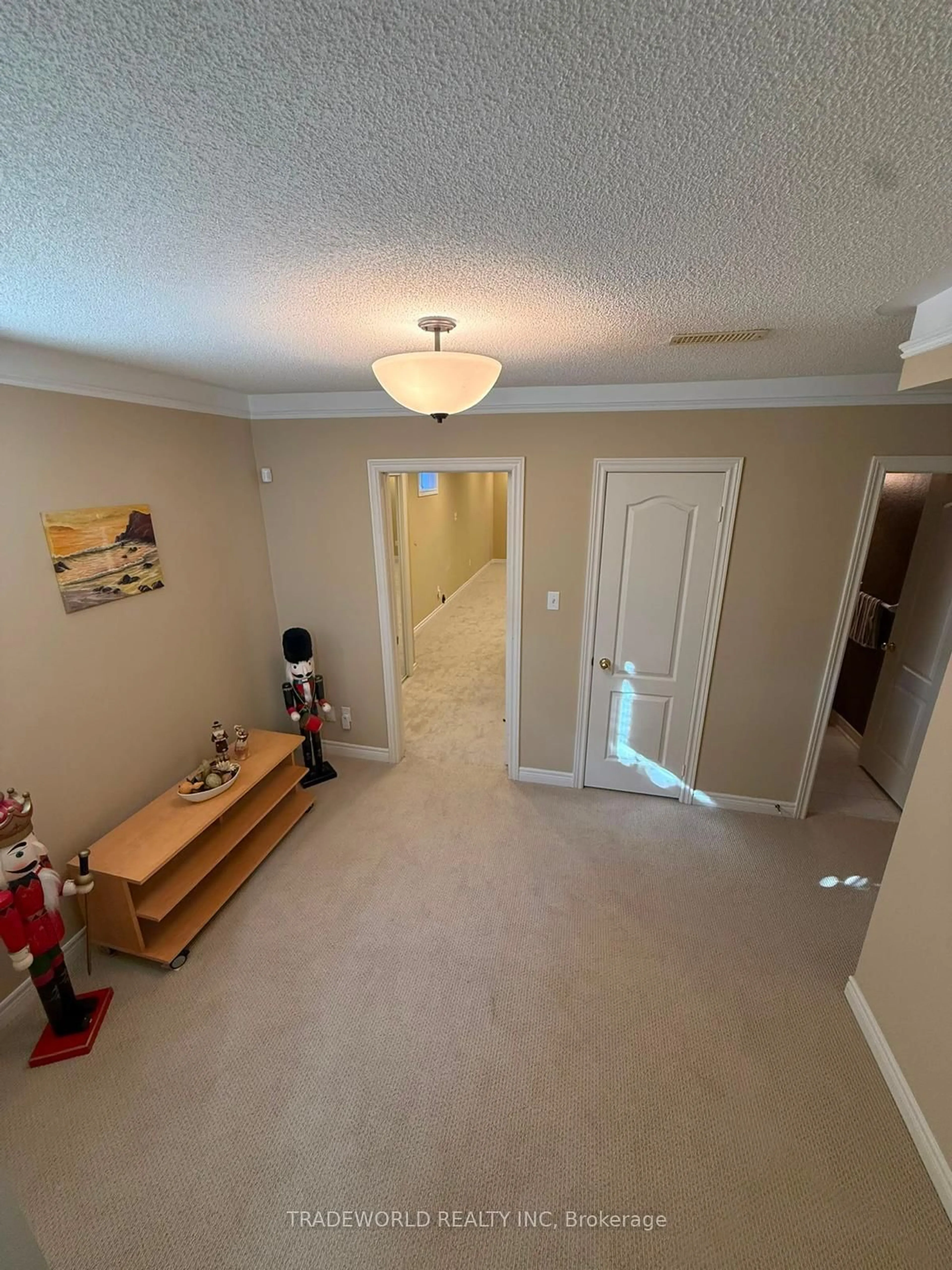 Unknown for 16 Chessman Crt, Whitchurch-Stouffville Ontario L4A 1K7