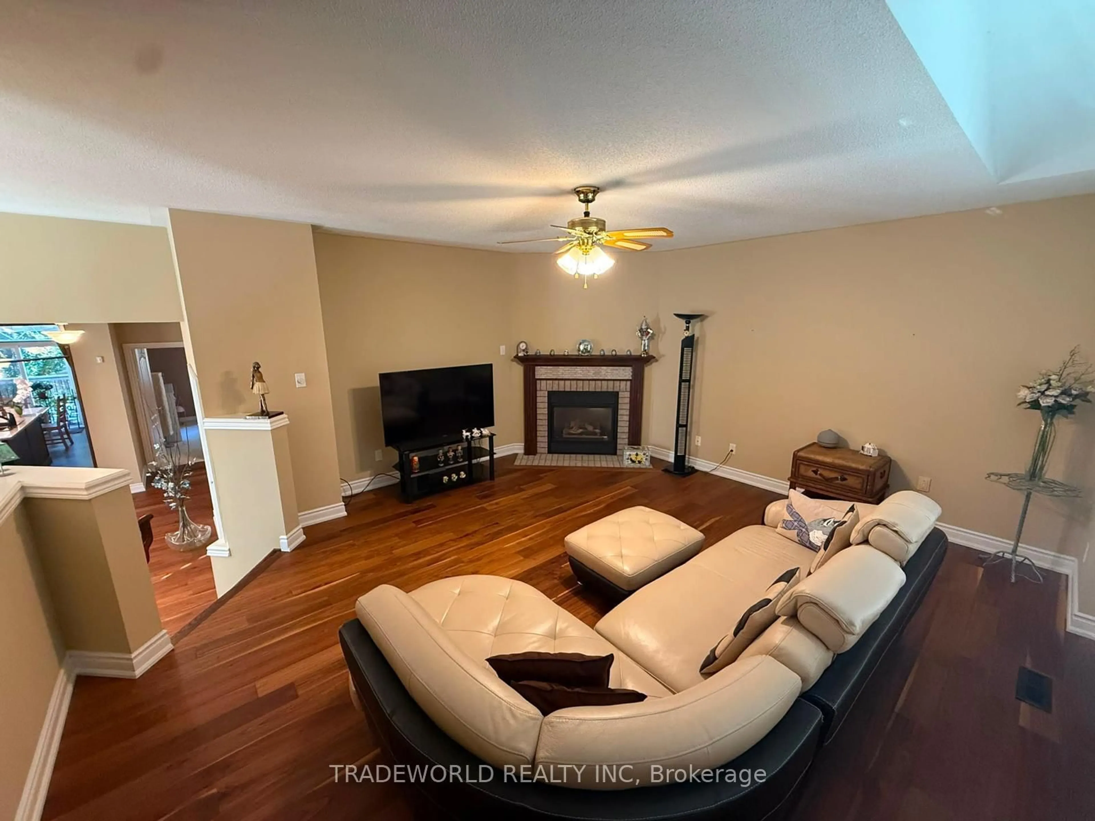 Living room with furniture, unknown for 16 Chessman Crt, Whitchurch-Stouffville Ontario L4A 1K7