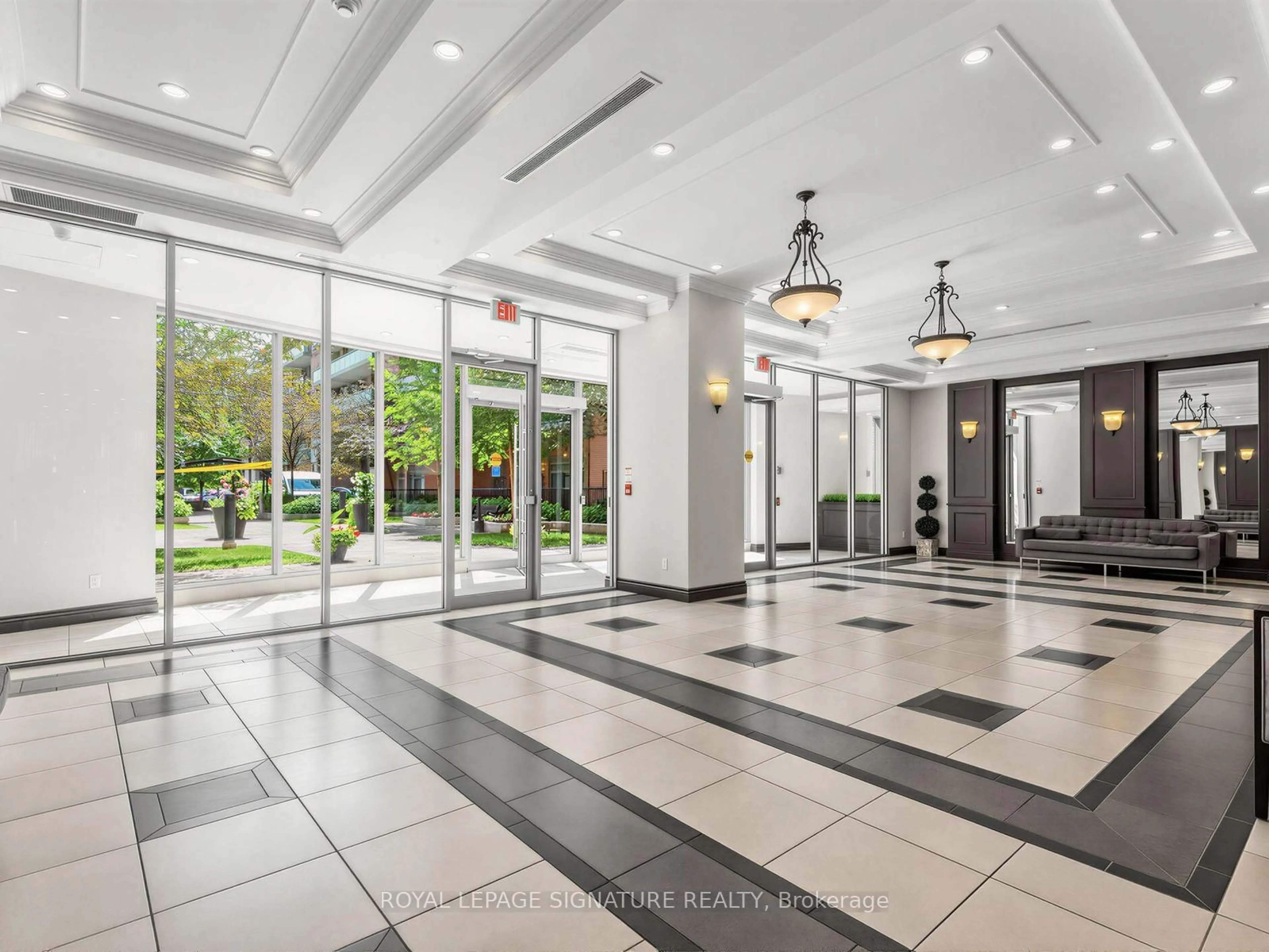 Indoor foyer for 281 Woodbridge Ave #PH611, Vaughan Ontario L4L 0C6