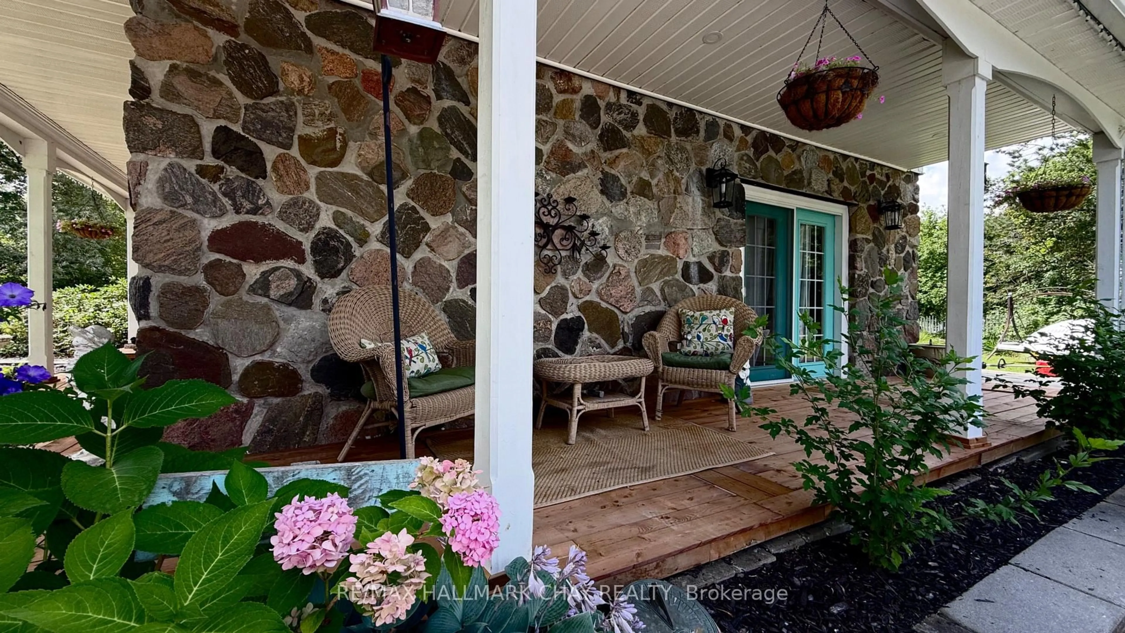 Indoor entryway for 2230 Spring St, Innisfil Ontario L9S 2B6