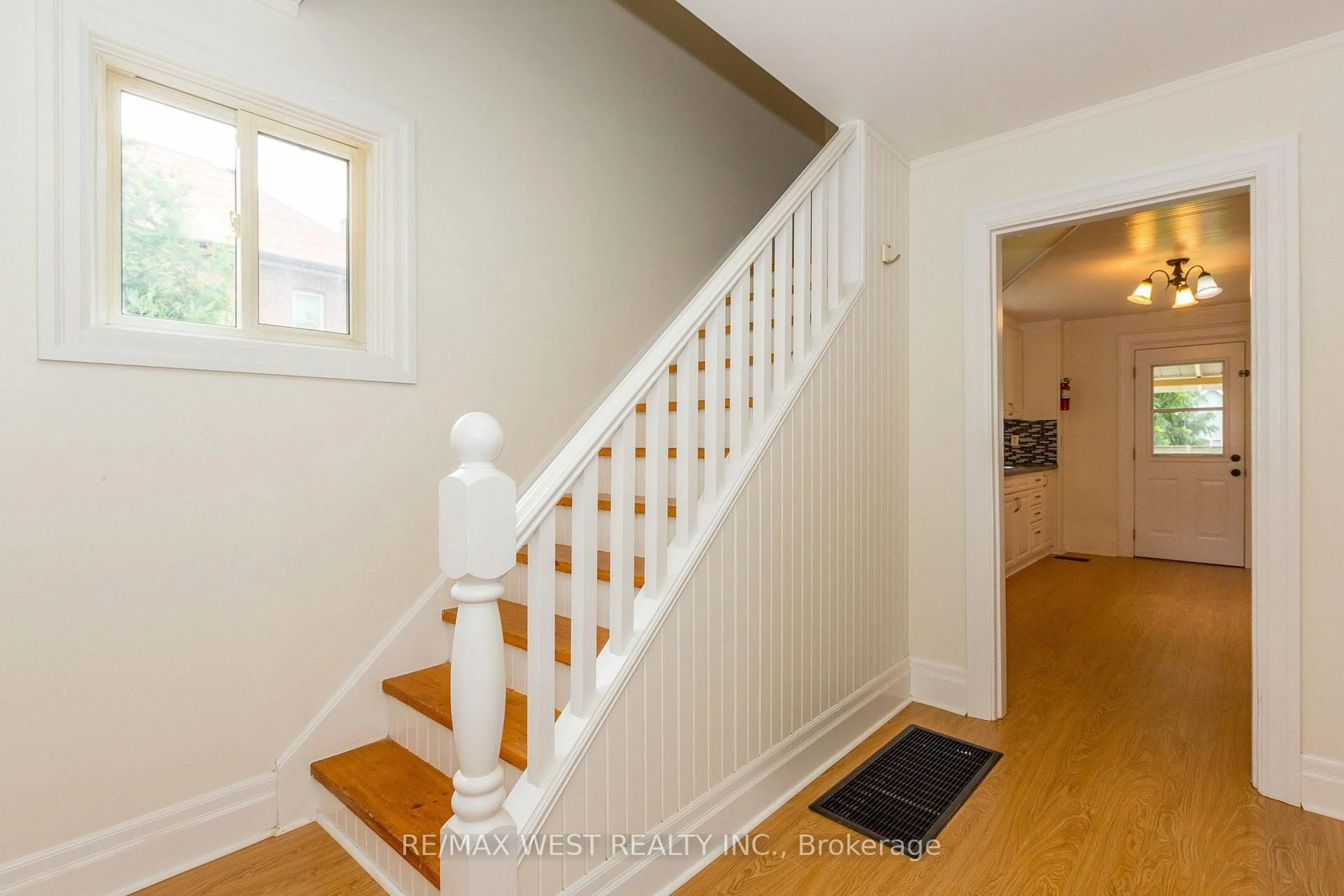 Unknown for 175 Wellington St, New Tecumseth Ontario L9R 1H6