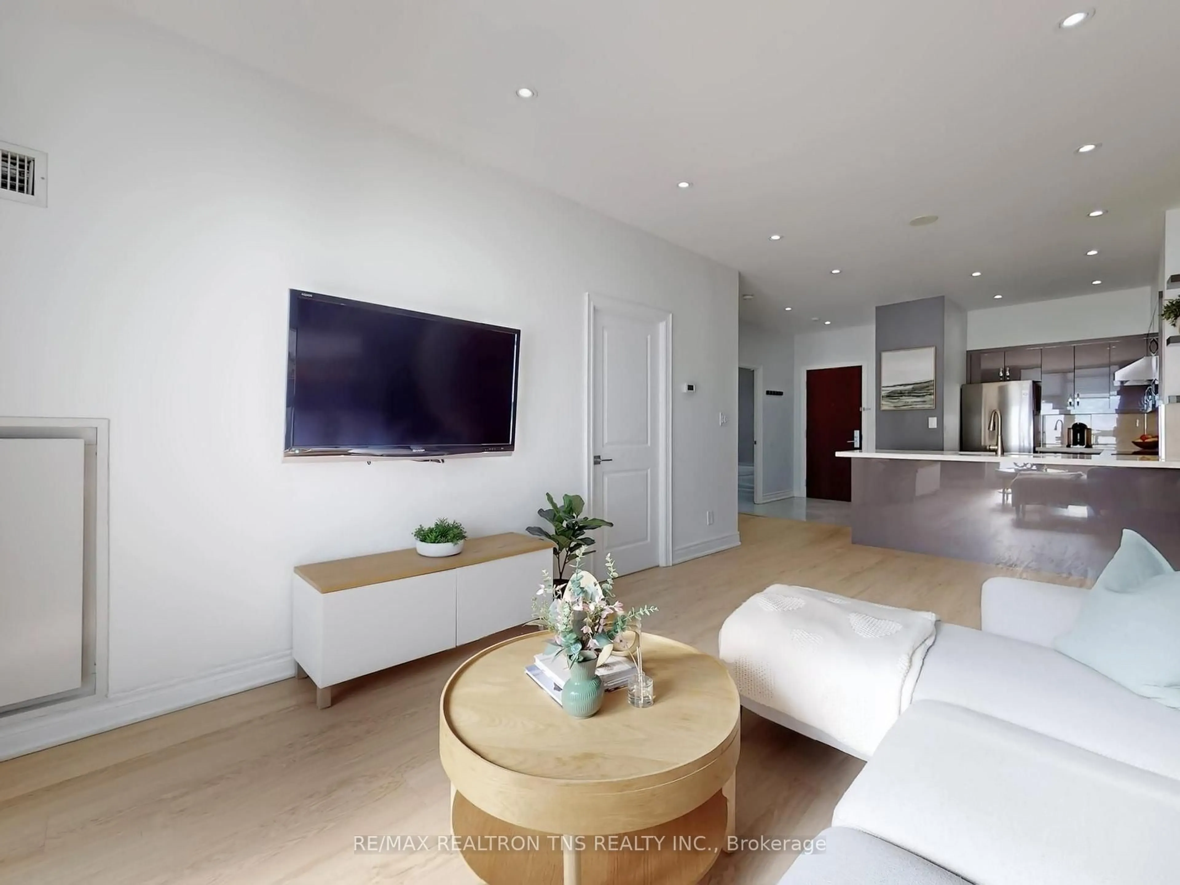 Living room with furniture, unknown for 88 Times Ave #101, Markham Ontario L3T 7Z4
