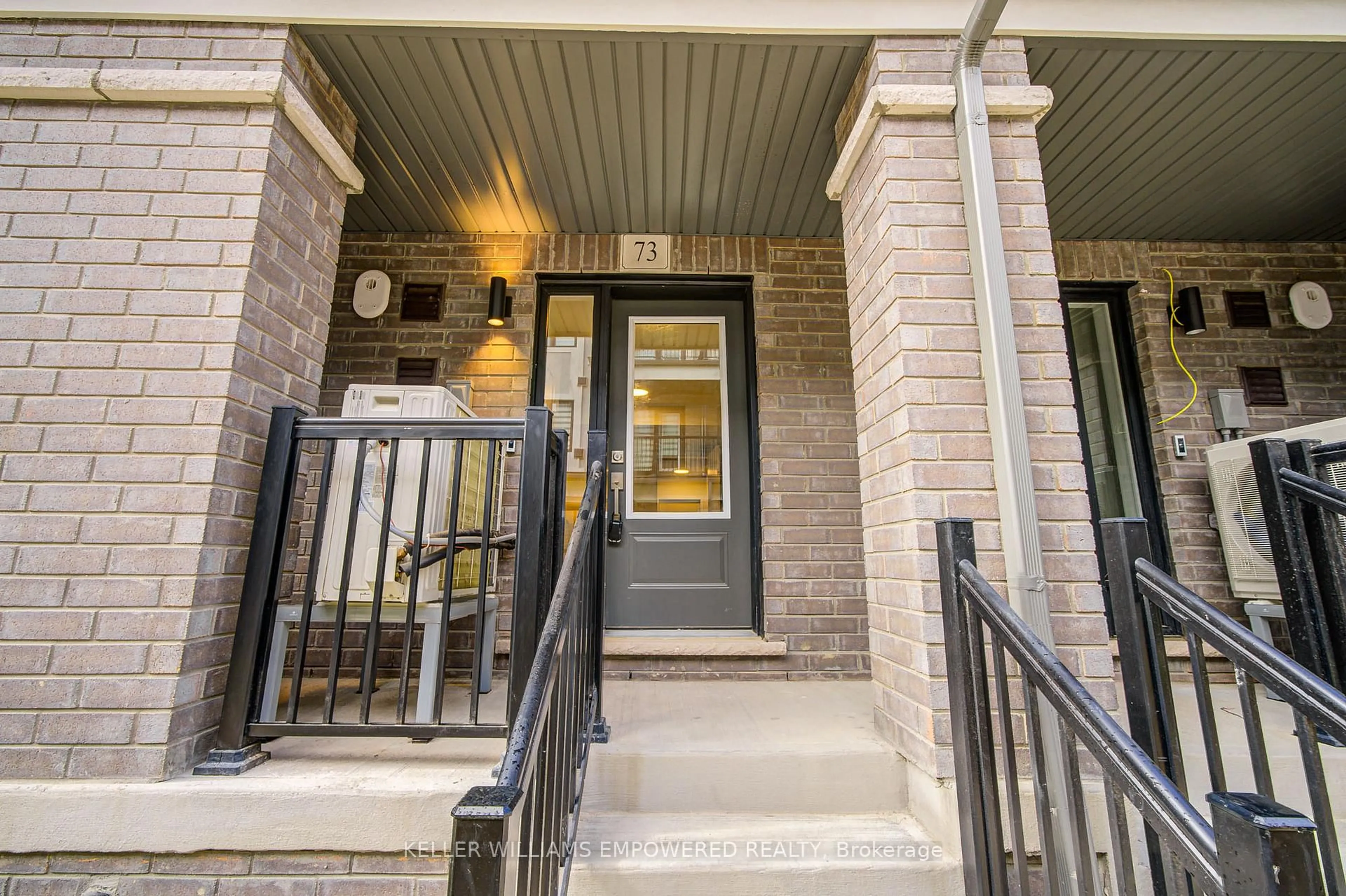 Indoor entryway for 73 Matawin Lane, Richmond Hill Ontario L4S 1P4