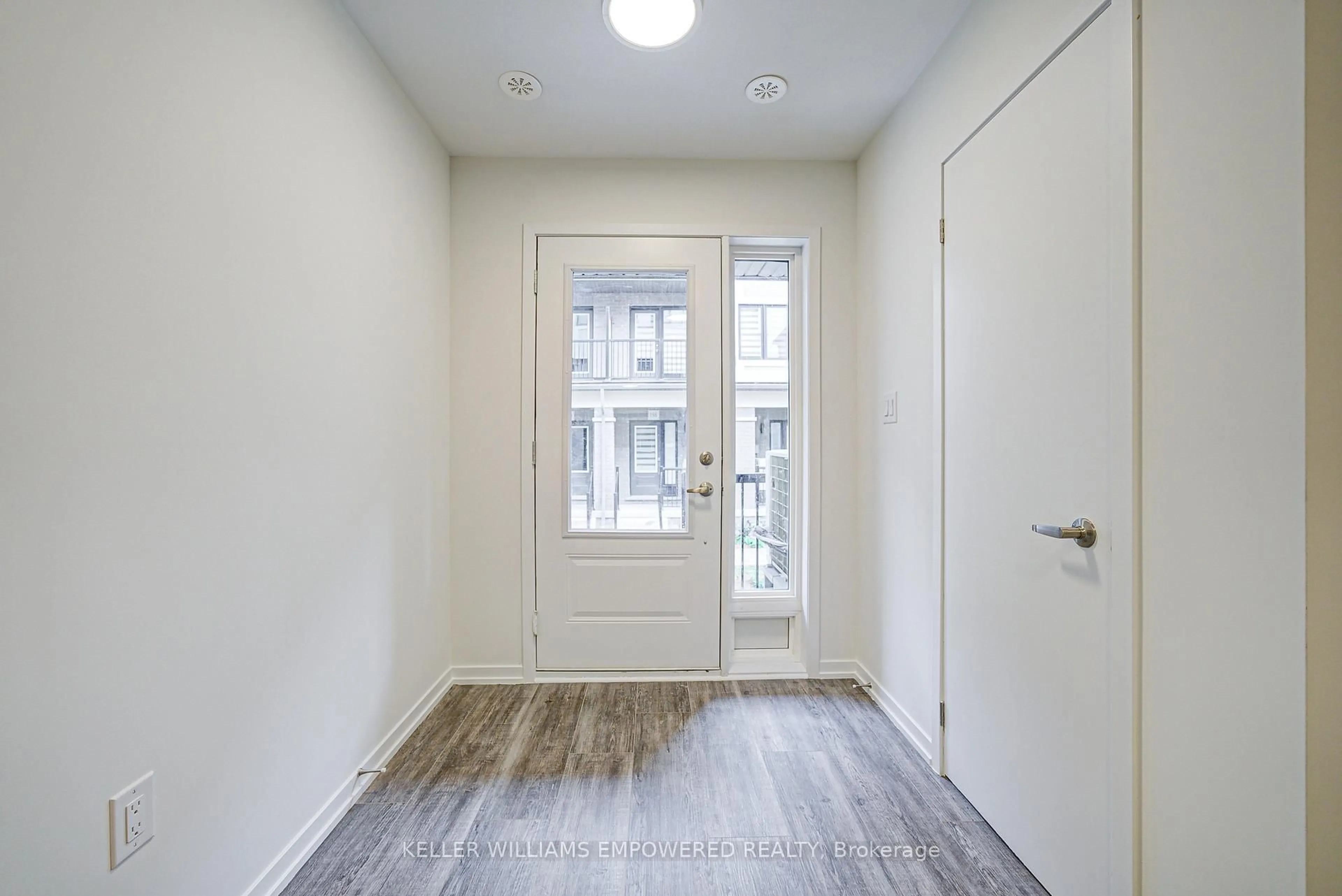 Indoor entryway for 73 Matawin Lane, Richmond Hill Ontario L4S 1P4
