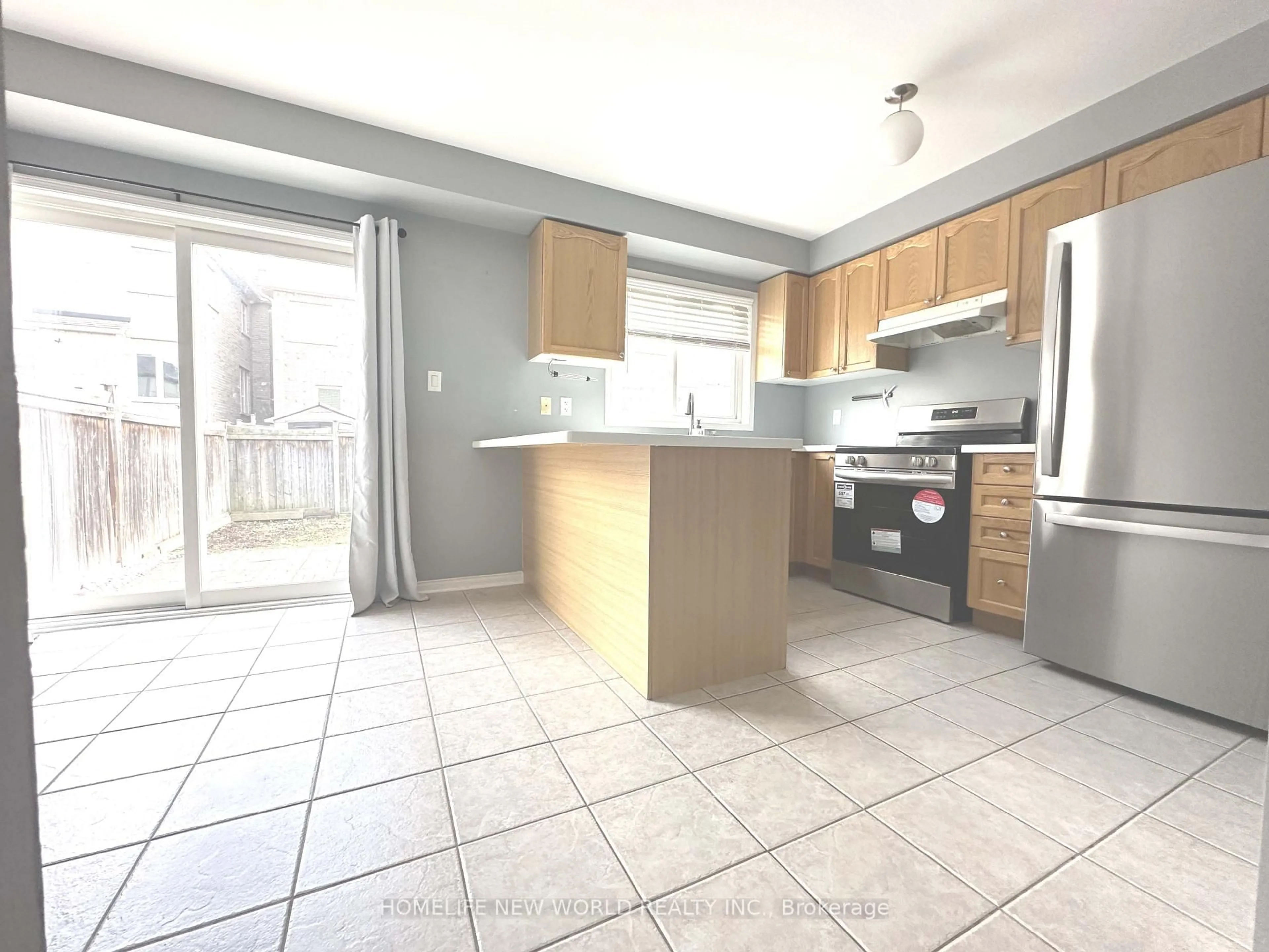 Open concept kitchen, unknown for 7 Ulson Dr, Richmond Hill Ontario L4E 4V6