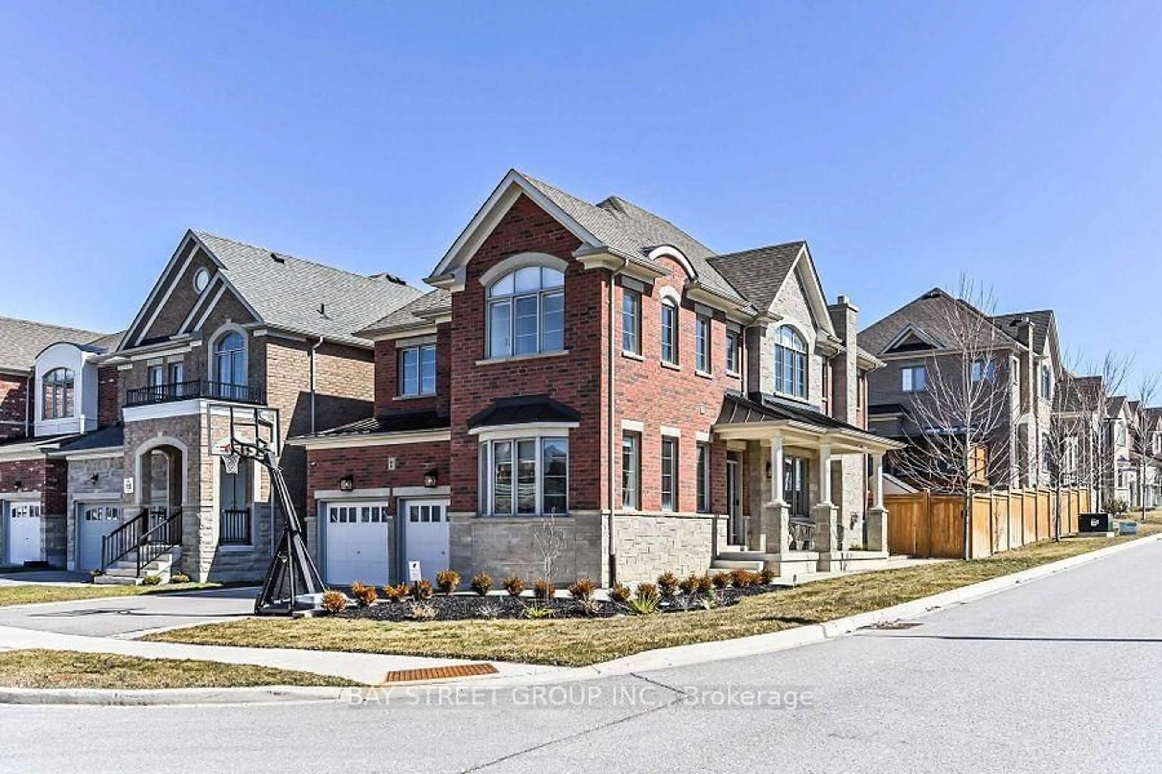 Home with brick exterior material, street for 44 Clara May Ave, East Gwillimbury Ontario L9N 0R4