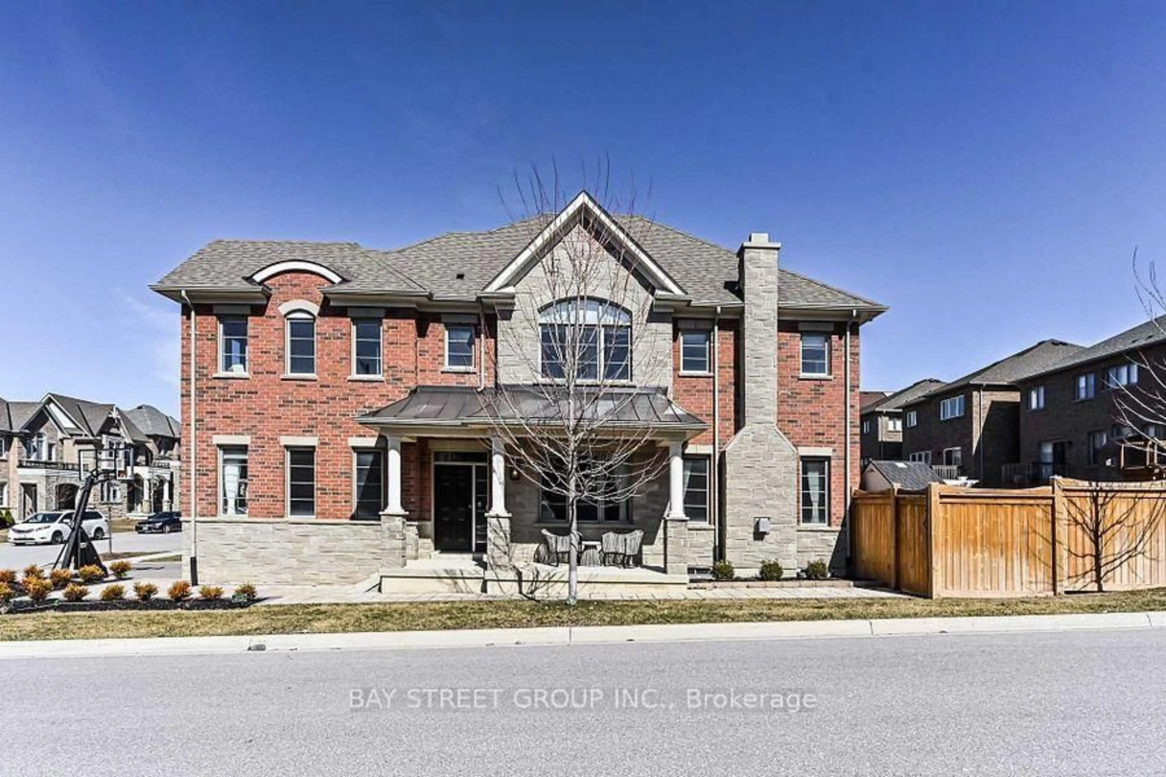 Home with brick exterior material, street for 44 Clara May Ave, East Gwillimbury Ontario L9N 0R4
