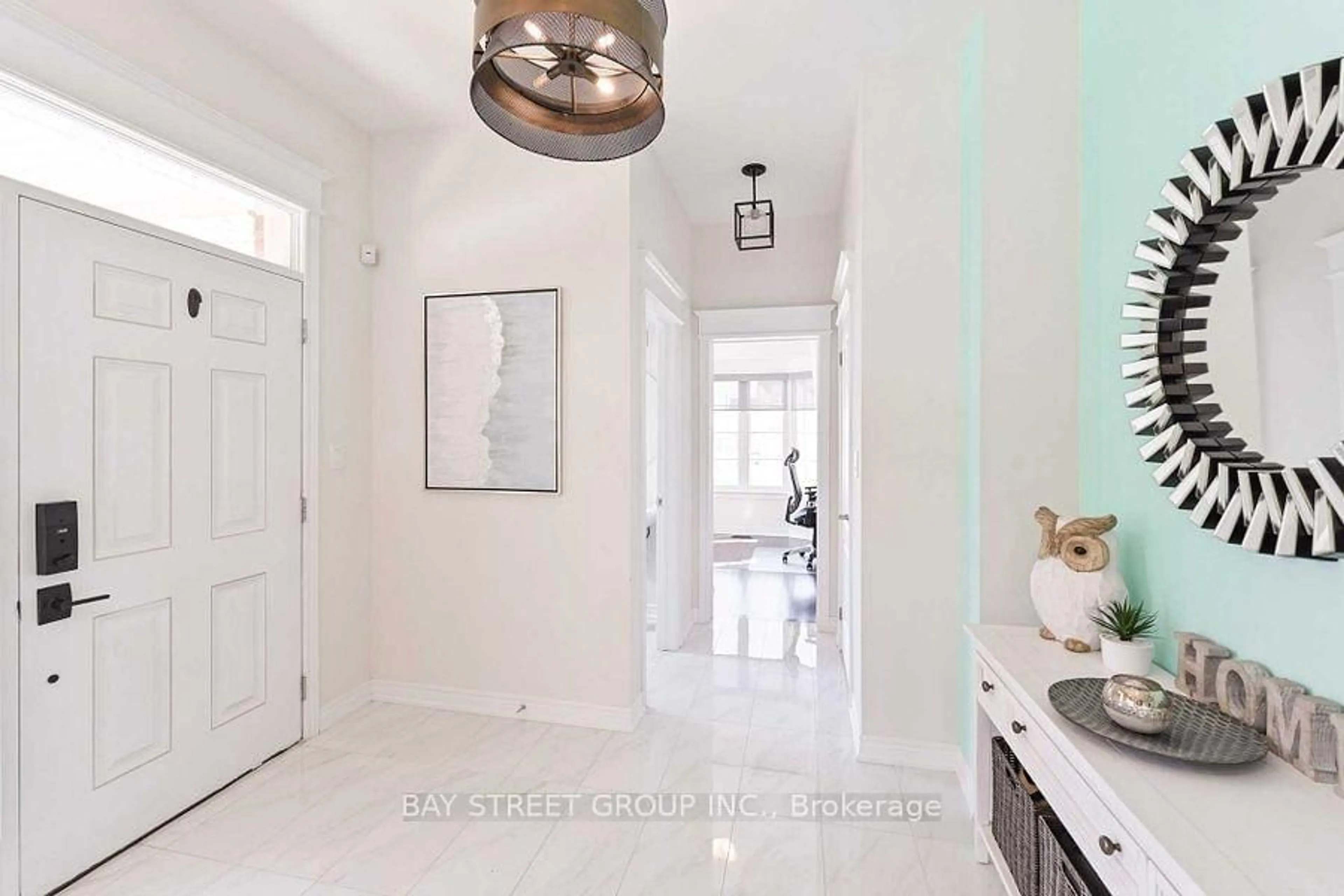 Indoor entryway for 44 Clara May Ave, East Gwillimbury Ontario L9N 0R4
