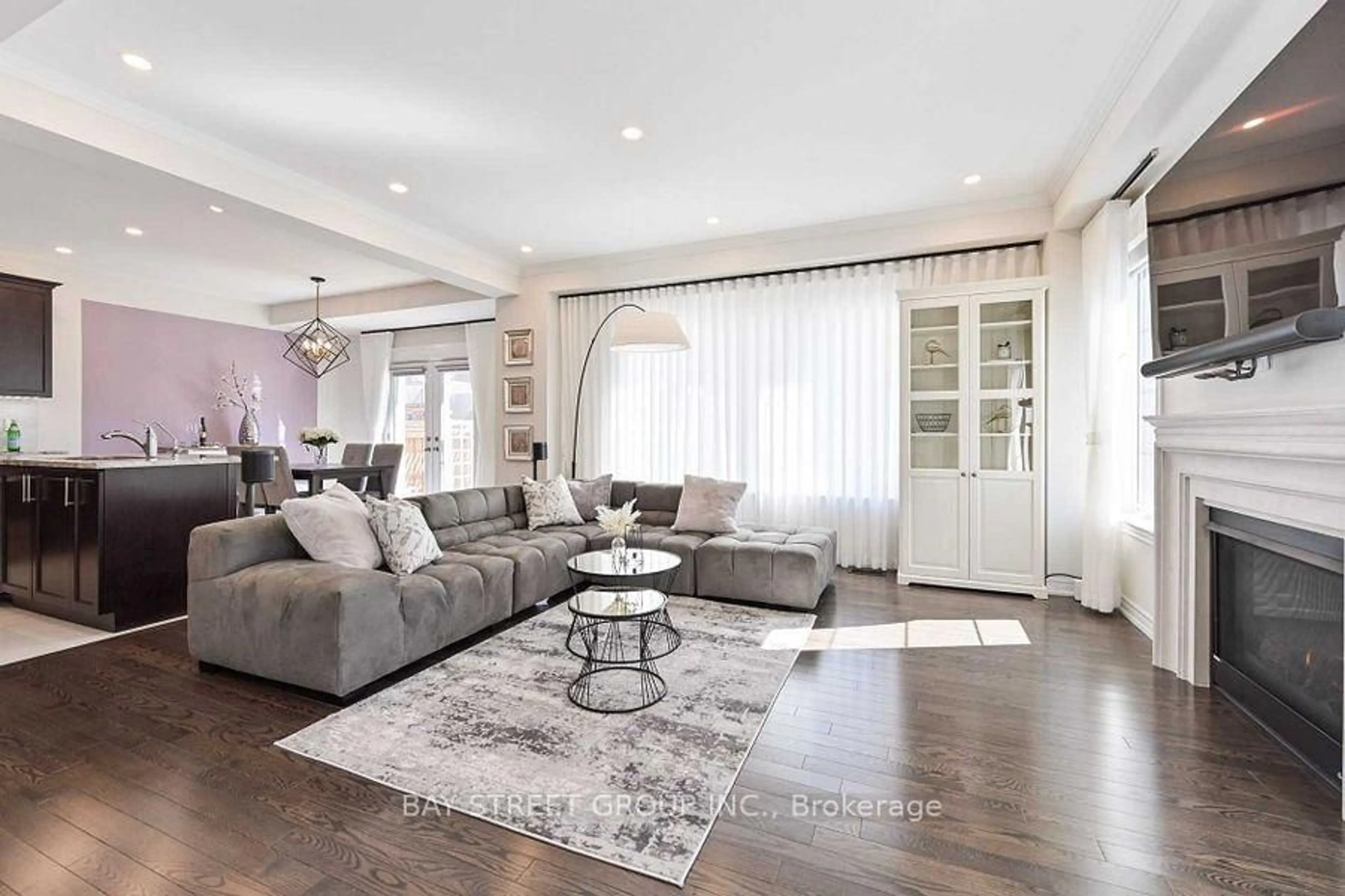 Living room with furniture, unknown for 44 Clara May Ave, East Gwillimbury Ontario L9N 0R4